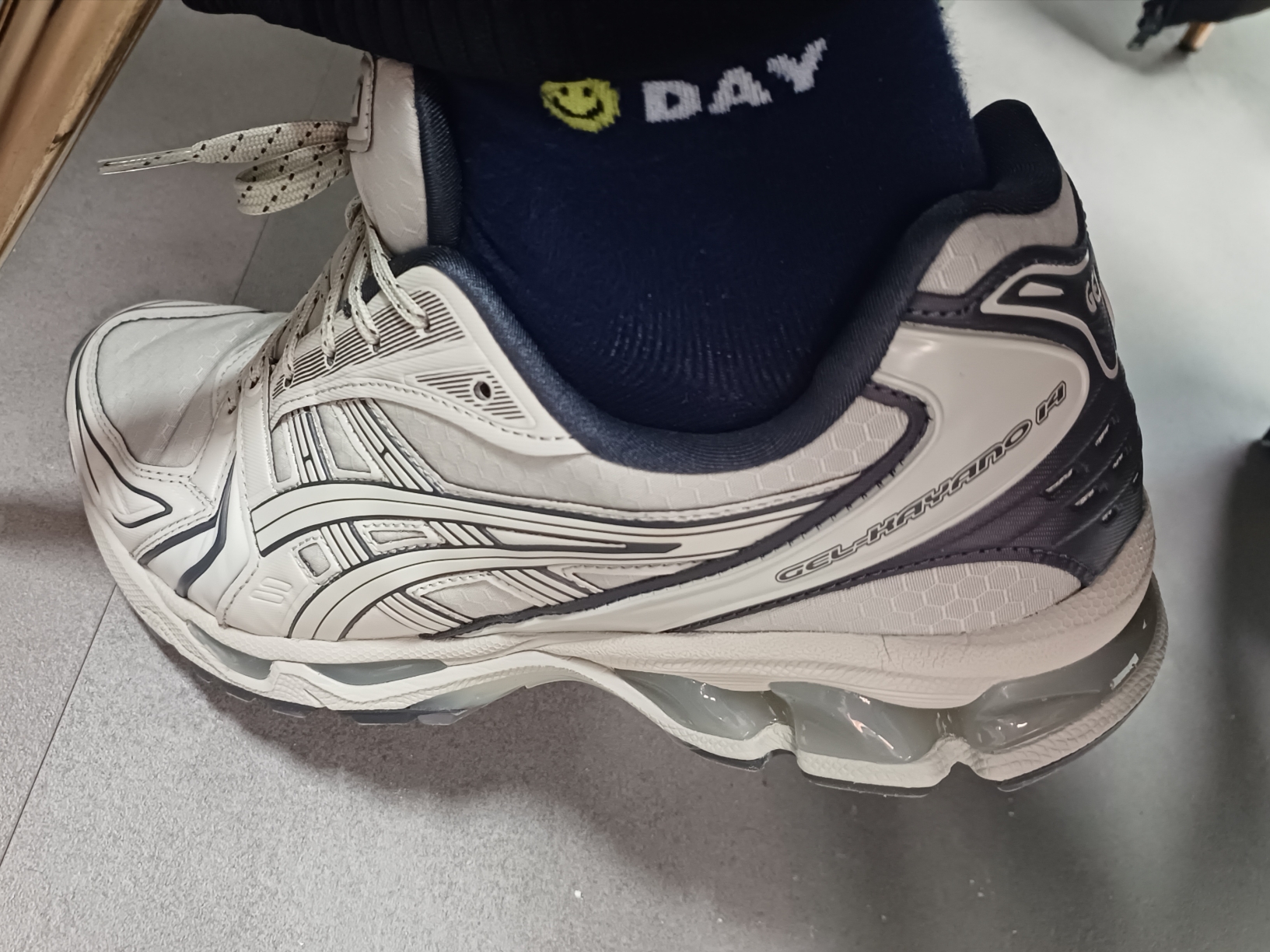 Asics Gel-Kayano 14 Earthenware Pack White Sage Graphite Grey 착용 스타일