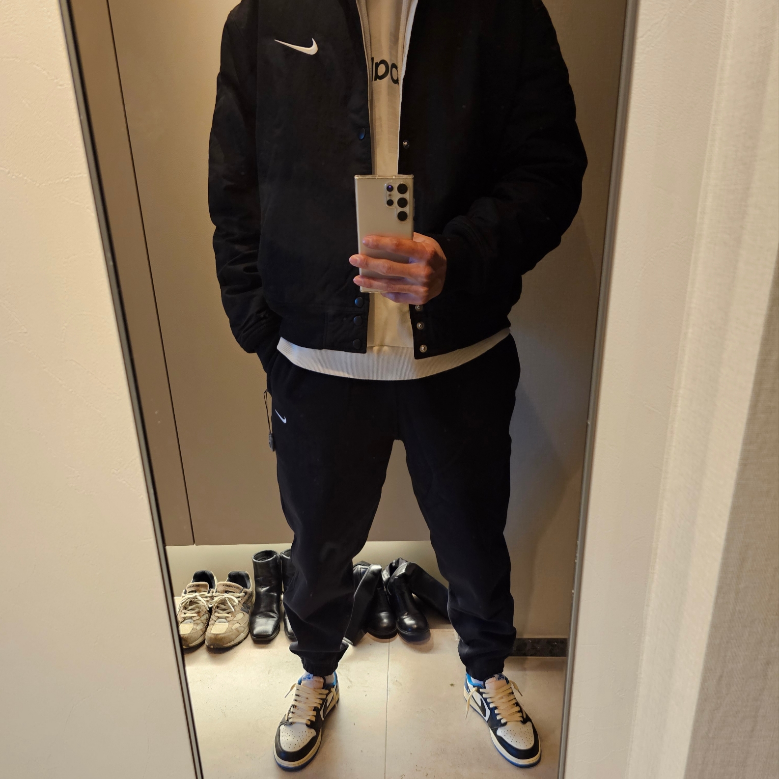 Nike x Stussy Reversible Jacket Black (FJ9153-010), Nike NRG Solo Swoosh Fleece Pants Black - US/EU 착용 스타일 - 3