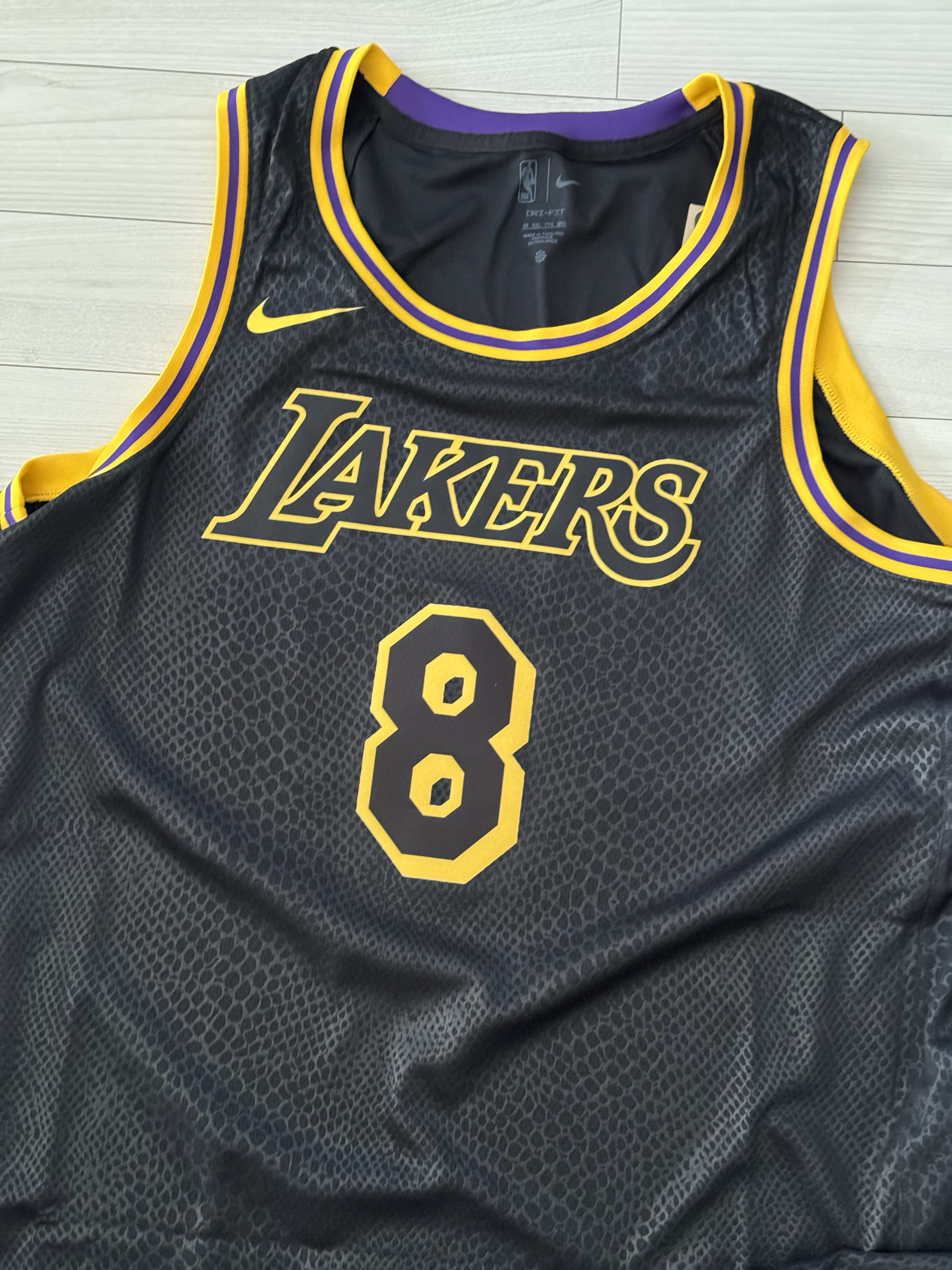 Nike Kobe Bryant LA Lakers City Edition Swingman Jersey Black (FN7297-010) 착용 스타일