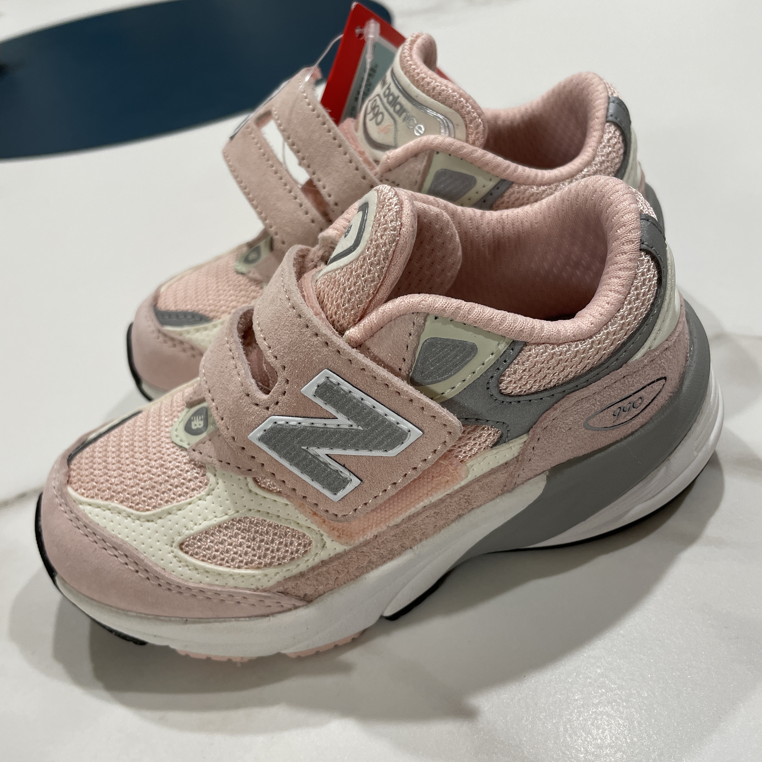 (PS) New Balance FuelCell 990v6 Pink, New Balance 990v6 Made in USA Black White 착용 스타일 - 2