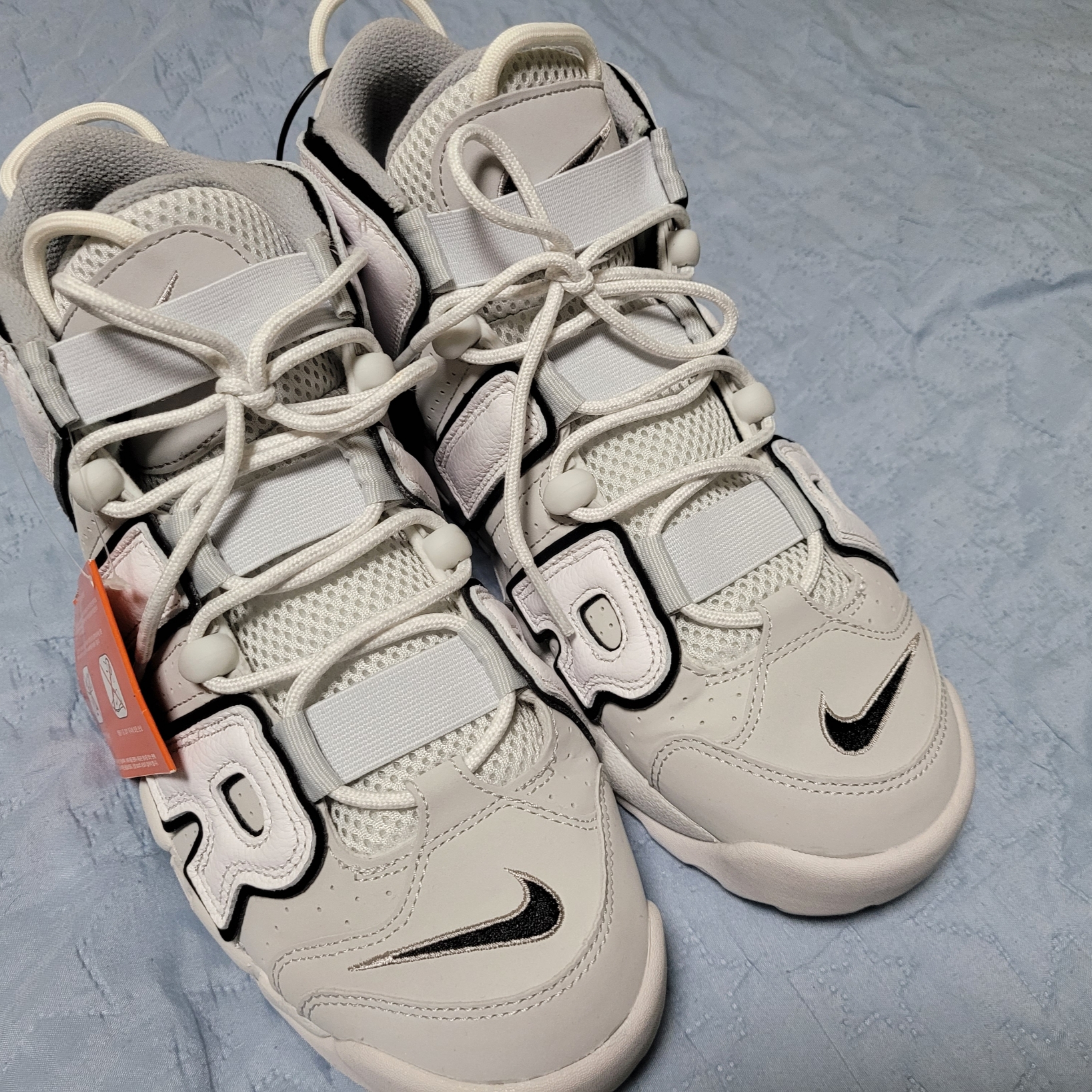 Nike Air More Uptempo Photon Dust 착용 스타일 - 3