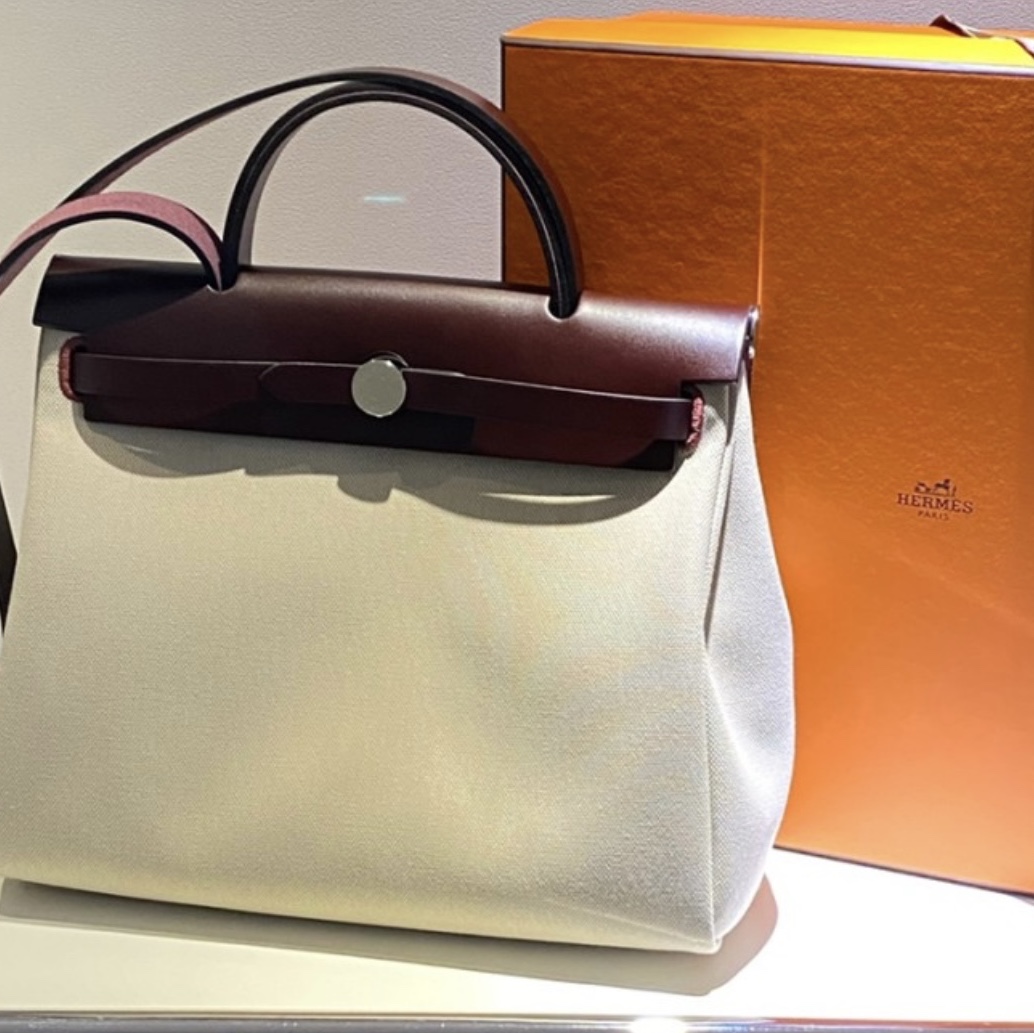 Hermes Herbag Zip 31 Bag Retourne & Gold Beton Rouge Sellier 착용 스타일 - 3