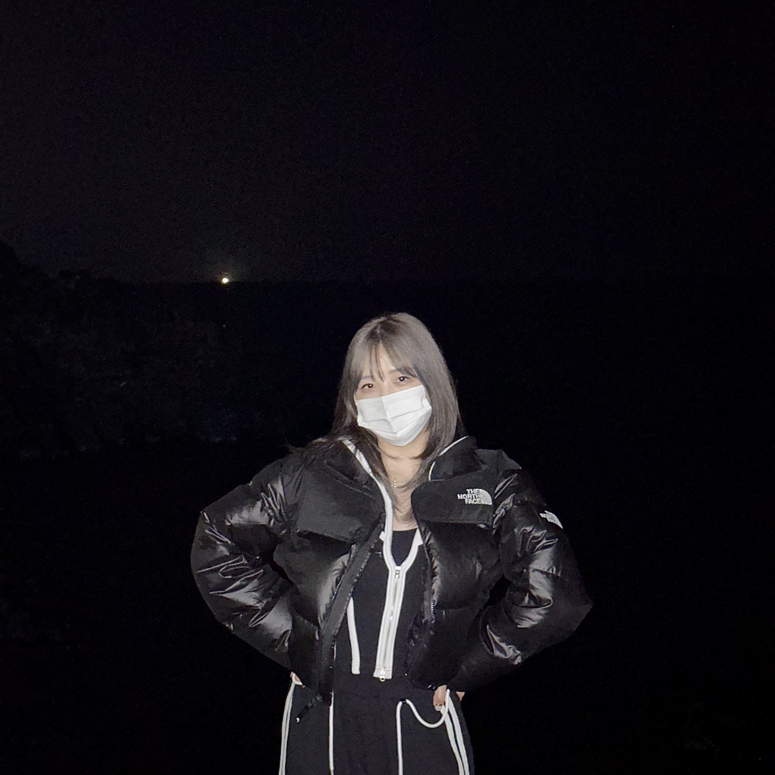 (W) The North Face White Label Novelty Nuptse Down Jacket Black 착용 스타일 - 3