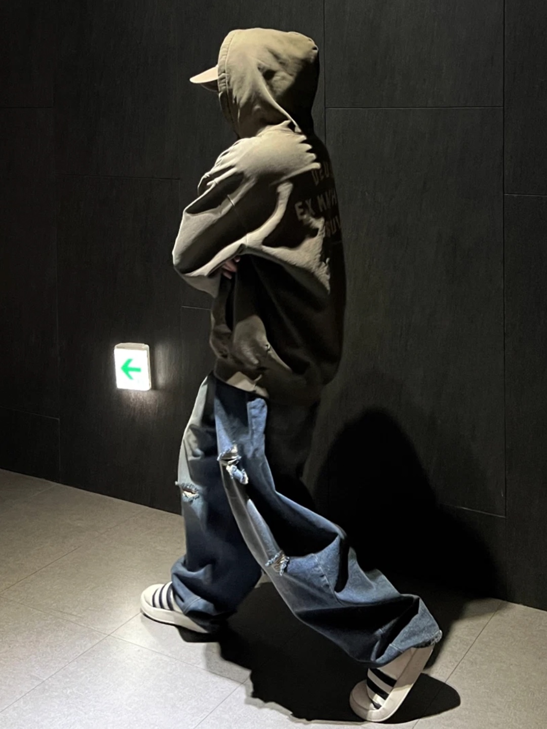 The North Face Nuptse Mule Black, Adidas Puffylette Core Black 착용 스타일 - 4