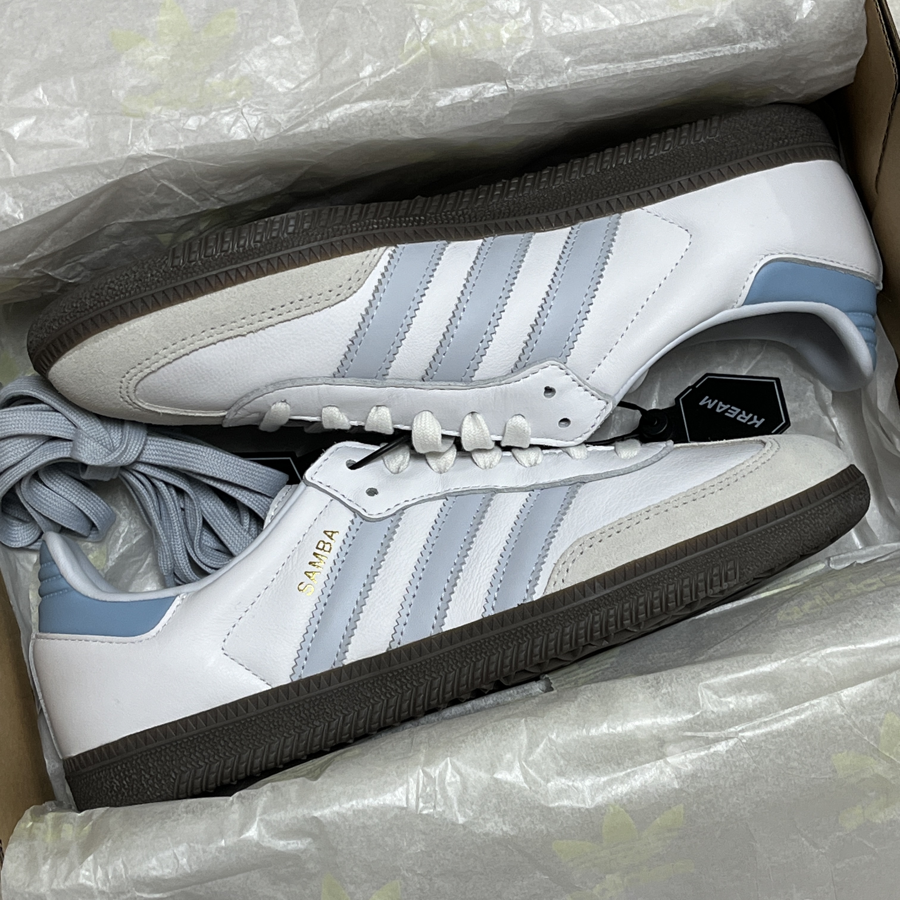 아디다스 삼바 OG 코어 화이트 헤일로 블루 착용 스타일 - 1