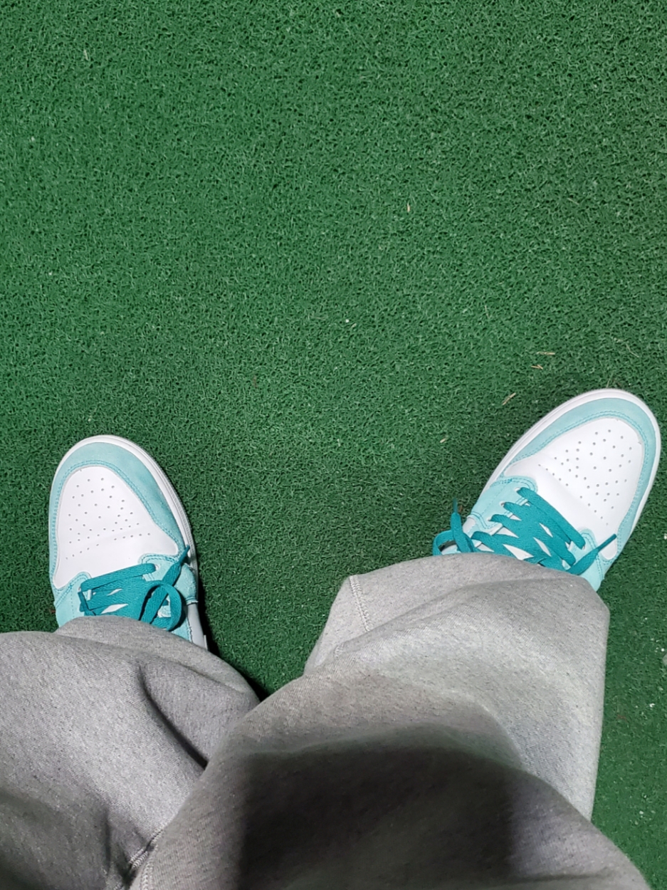 Jordan 1 Low SE New Emerald, (W) Nike NRG Solo Swoosh Fleece Pants Dark Grey Heather - US/EU 착용 스타일 - 2