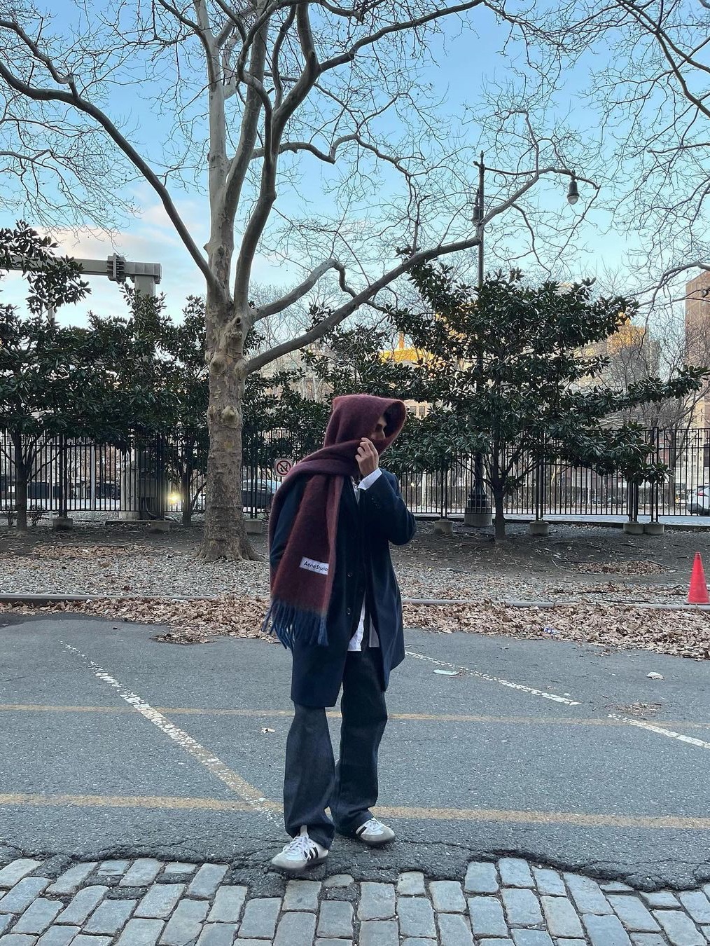 Acne Studios Mohair Check Muffler Chestnut Brown Yellow Green, CDG Logo Check Muffler Blue 착용 스타일 - 4