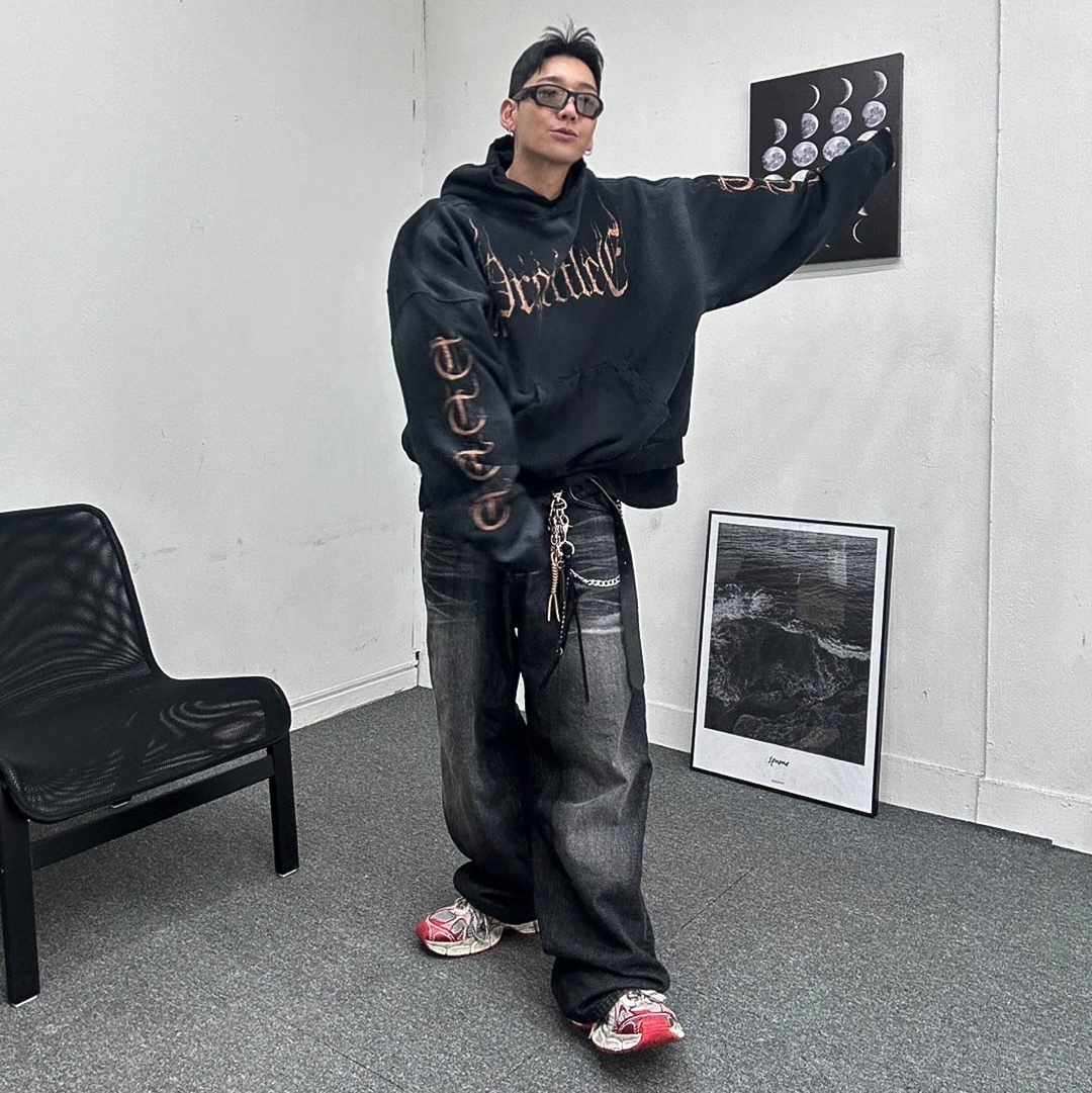 Balenciaga 3XL Sneakers White Red 착용 스타일 - 1