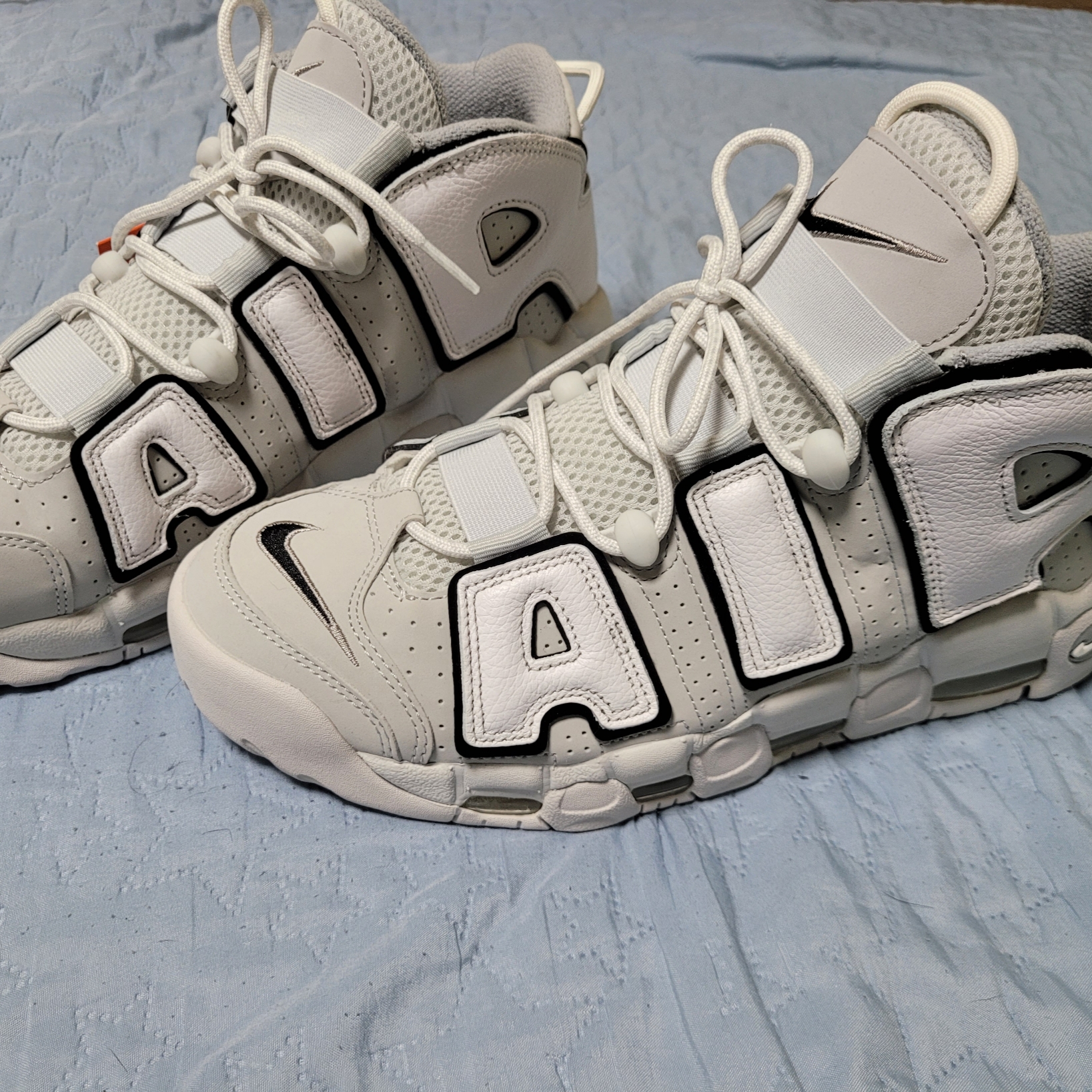 Nike Air More Uptempo Photon Dust 착용 스타일 - 2