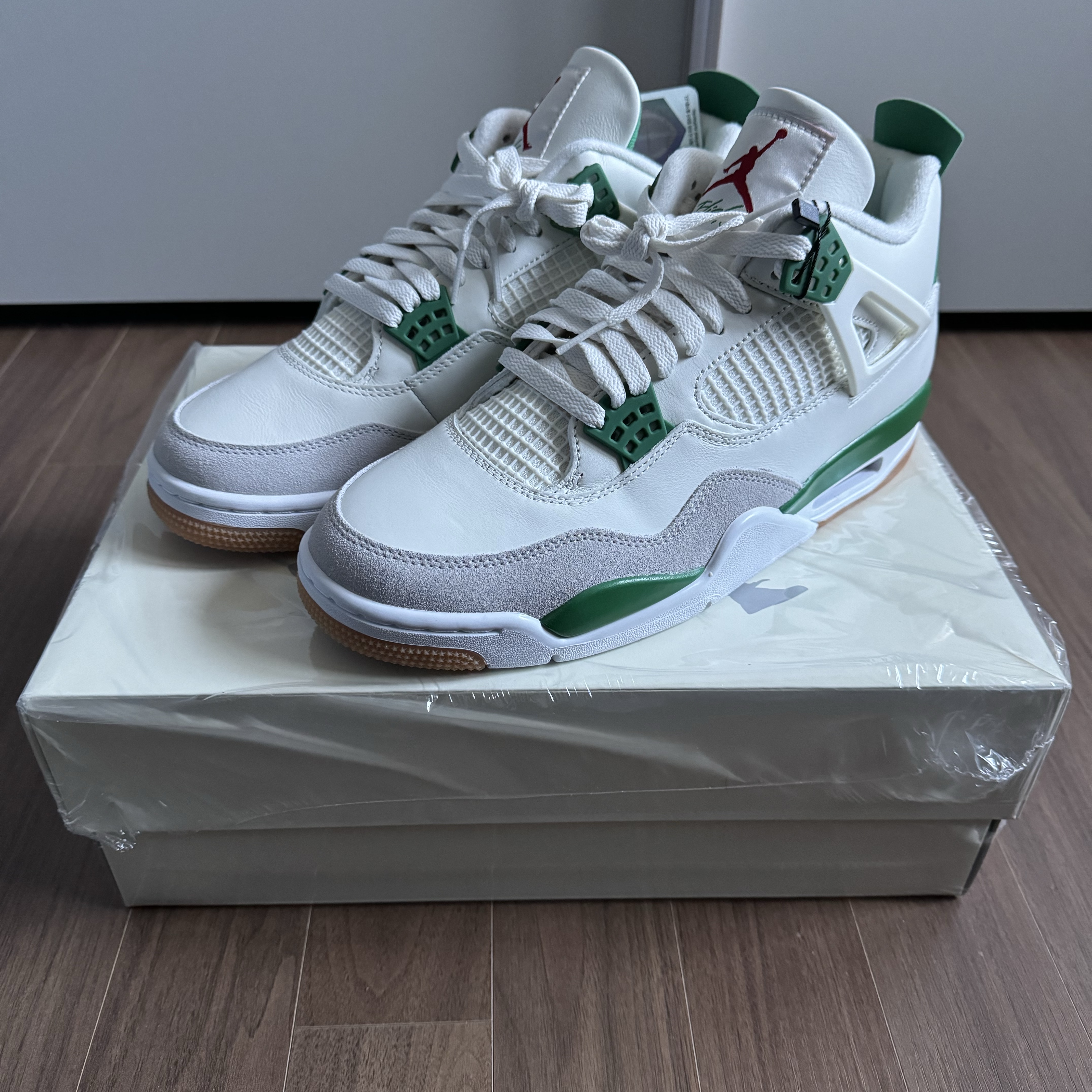 Jordan 4 x Nike SB Retro SP Pine Green 착용 스타일