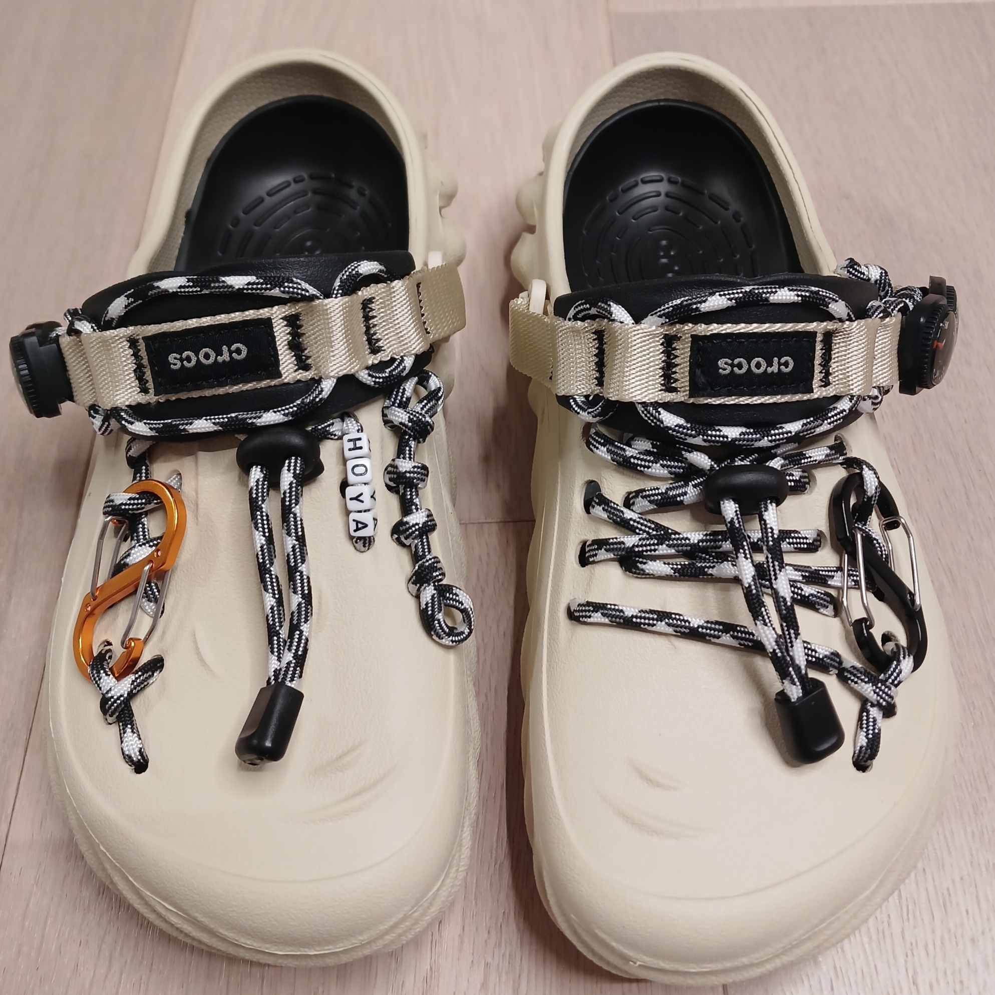 Crocs Echo Clog Bone Black 착용 스타일 - 1