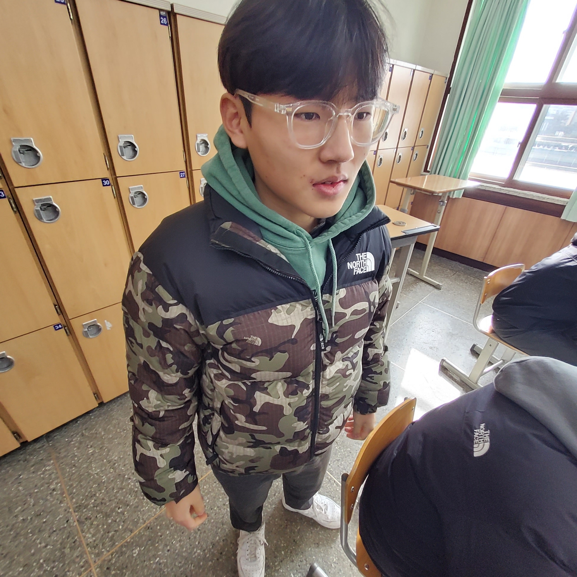 The North Face 1996 Novelty Nuptse Jacket Khaki, Nike Air Force 1 '07 Low White 착용 스타일