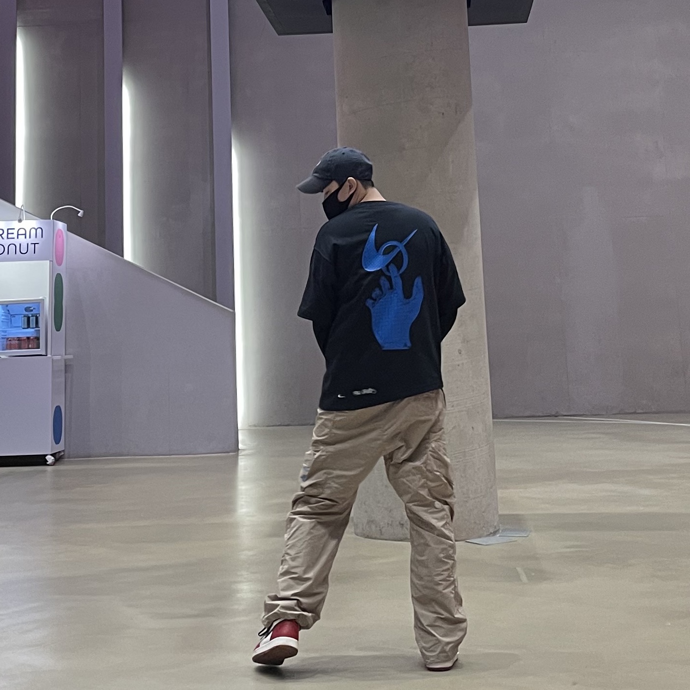 Nike x Off-White NRG Track Suit Khaki - Asia, Nike x Off-White NRG T-Shirt Black - US/EU 착용 스타일 - 2