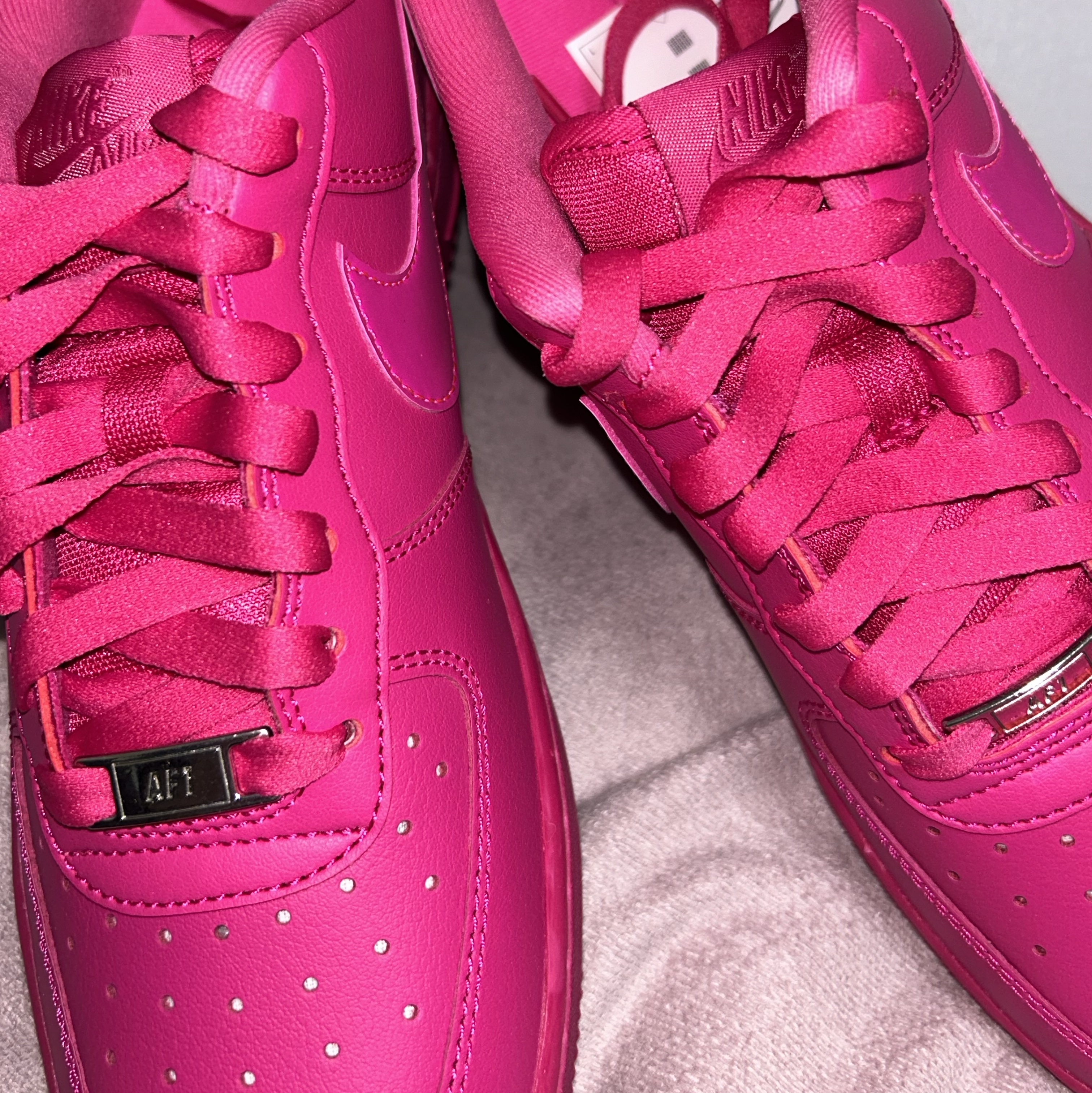 (W) Nike Air Force 1 '07 Fireberry Fierce Pink 착용 스타일 - 2