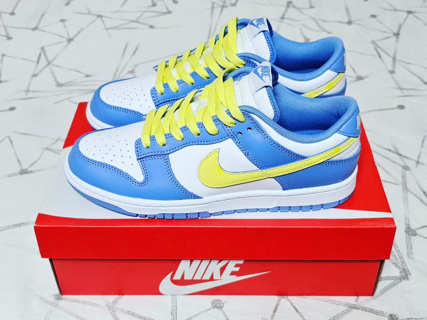 Nike Dunk Low Retro White Polar Blue 착용 스타일 - 2