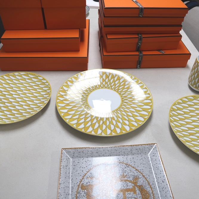 Hermes Soleil d'Hermes Dinner Plate Yellow (2 Plate) 착용 스타일