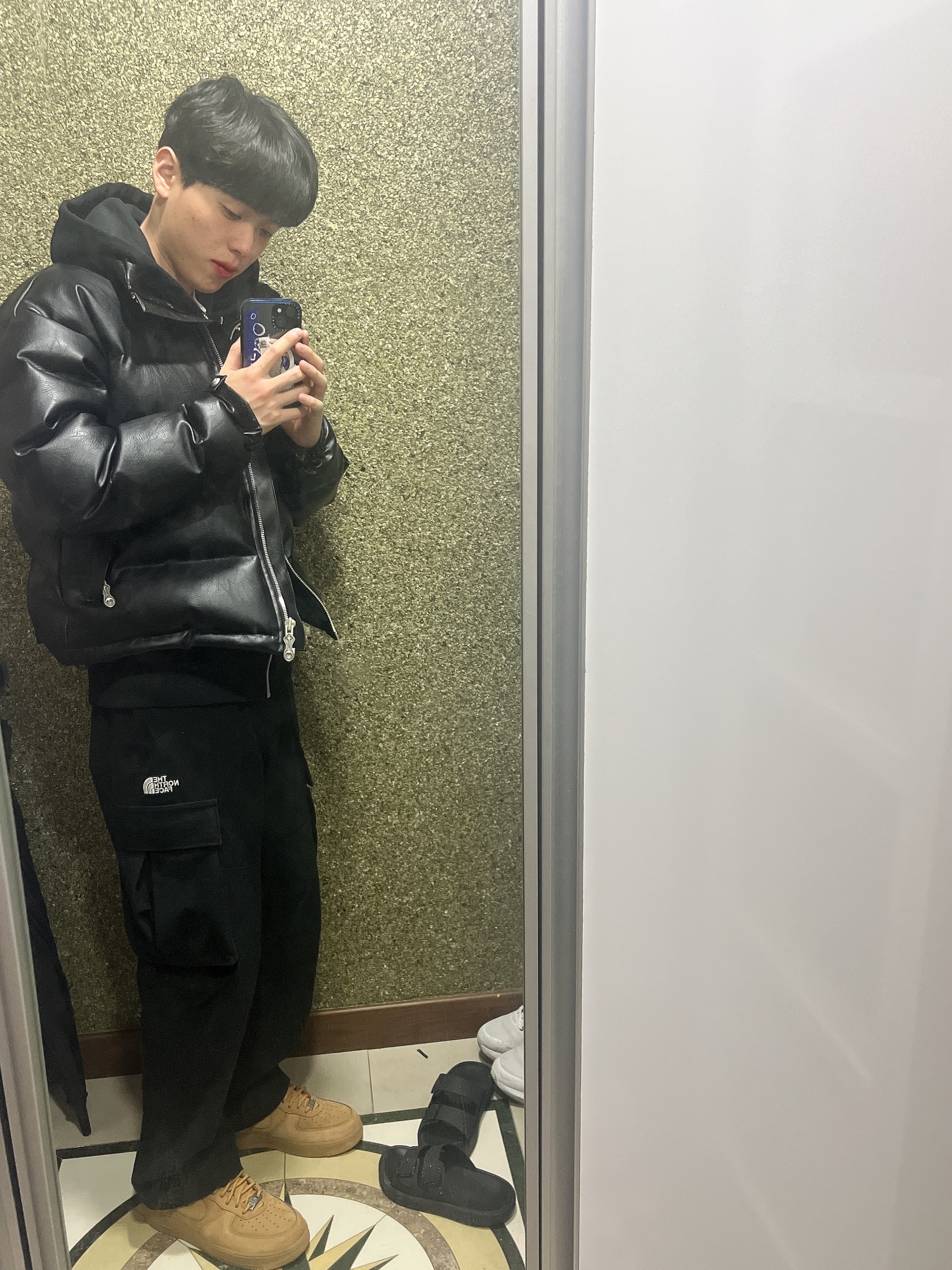 Nike x Supreme Air Force 1 Low Flax, The North Face White Label Ranger Cargo Pants Black 착용 스타일