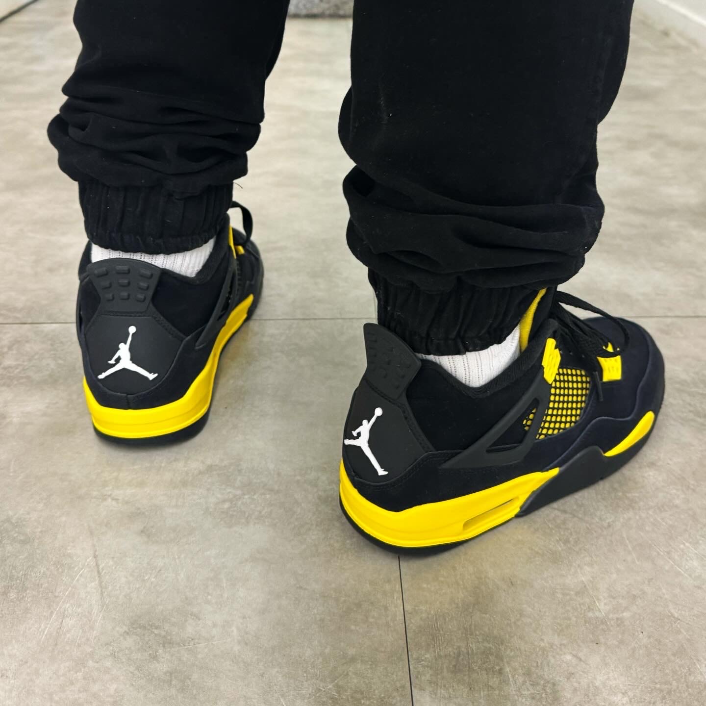 Jordan 4 Retro Thunder 2023 착용 스타일 - 2