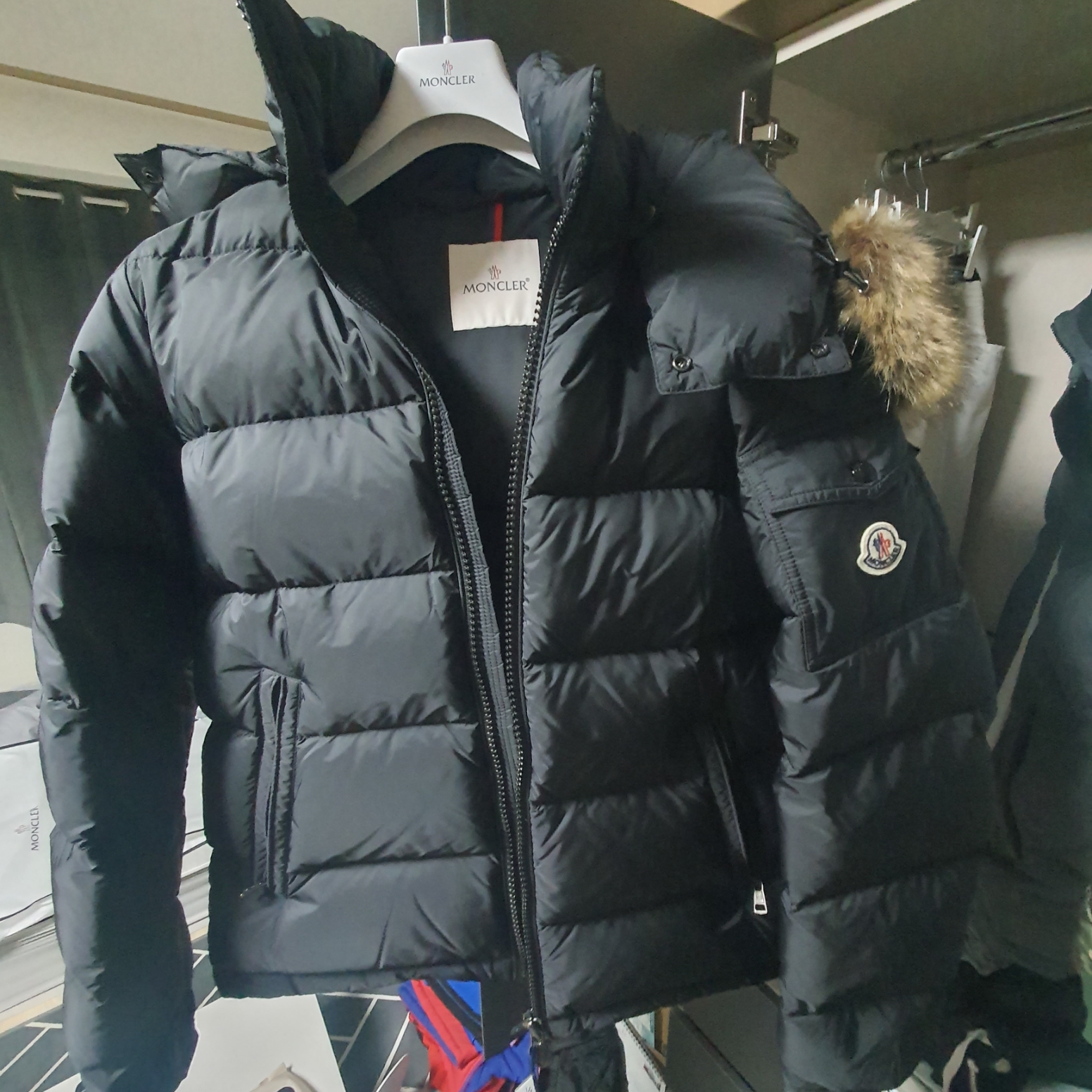 Moncler Mayaf Short Down Jacket Black - 23FW 착용 스타일