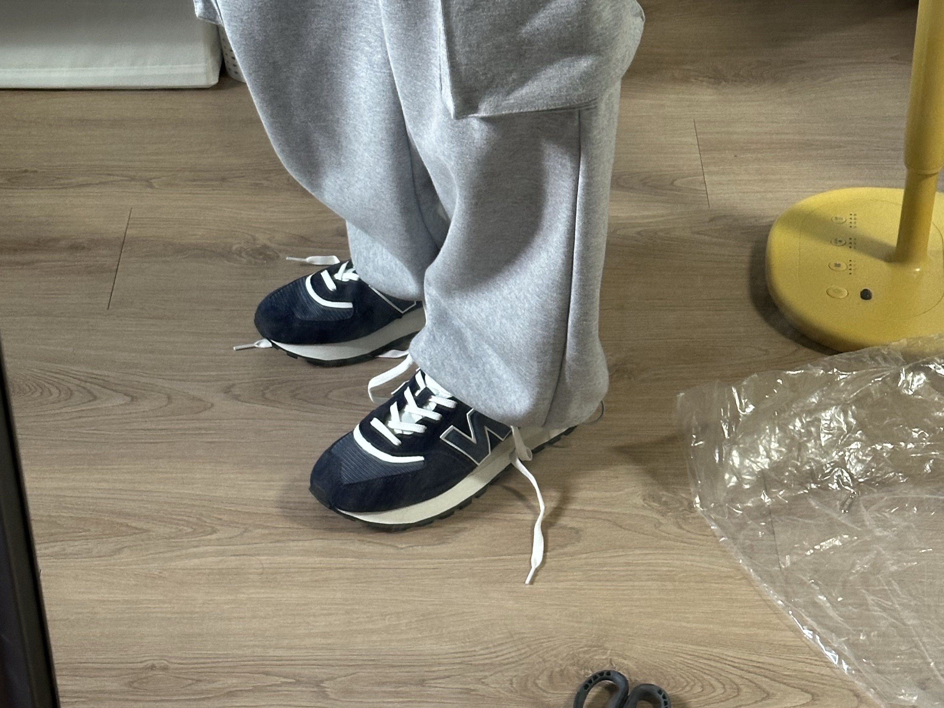 New Balance 574 Legacy Navy 착용 스타일
