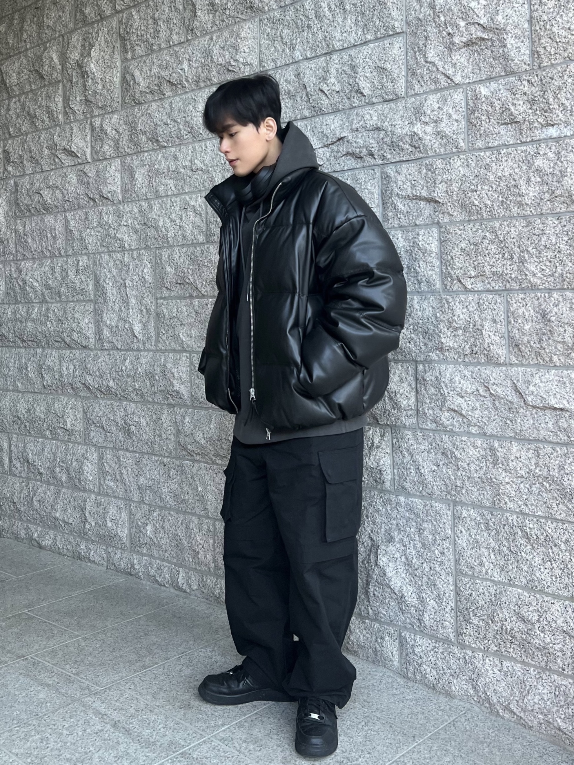 Nike Air Force 1 '07 Low Triple Black 착용 스타일 - 1