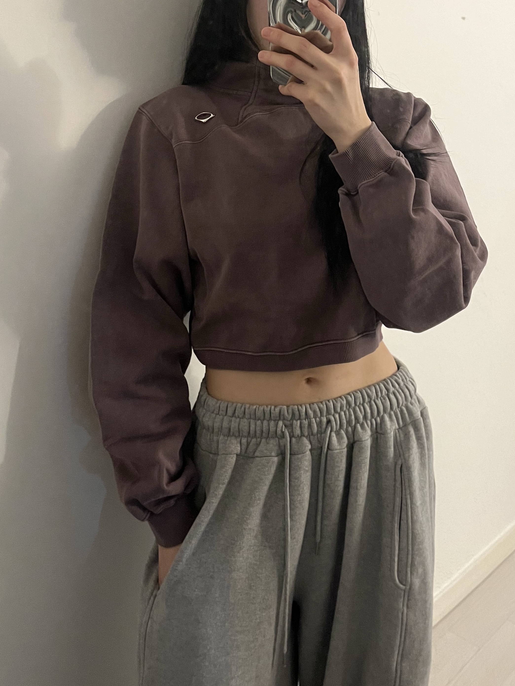 (W) Mischief Side Button Up Crop Hoodie Washed Red Brown 착용 스타일 - 1