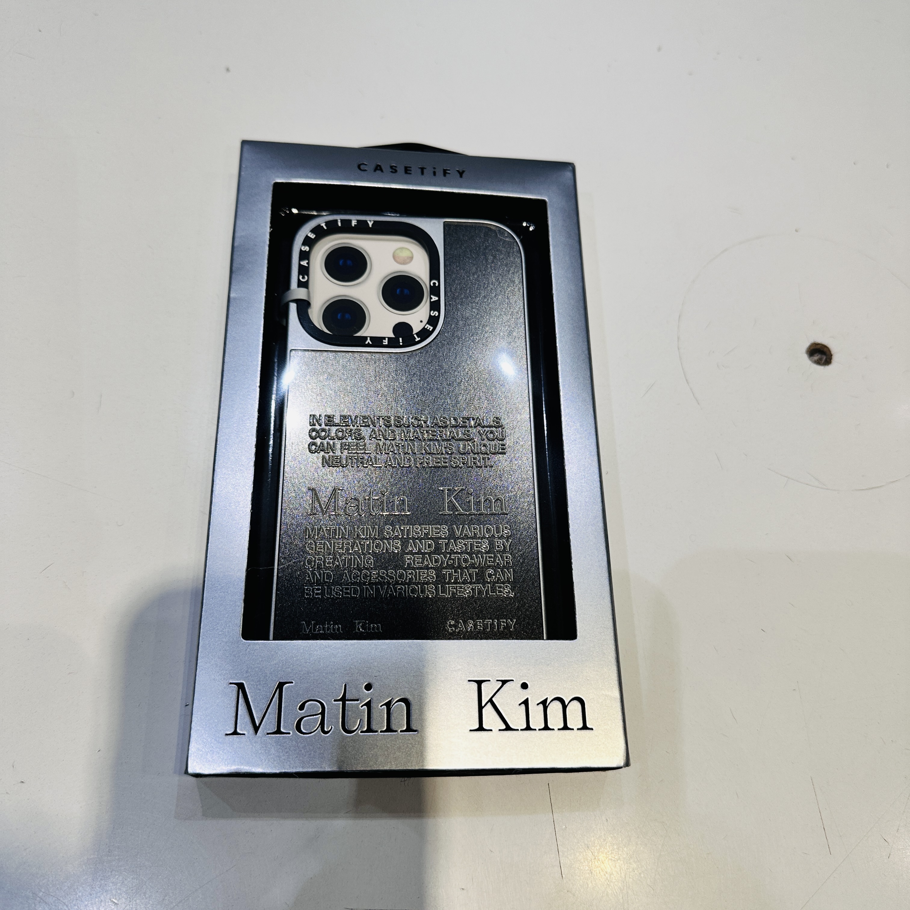 Casetify x Matin Kim iPhone Letter Magsafe Mirror Case Silver 착용 스타일 - 3