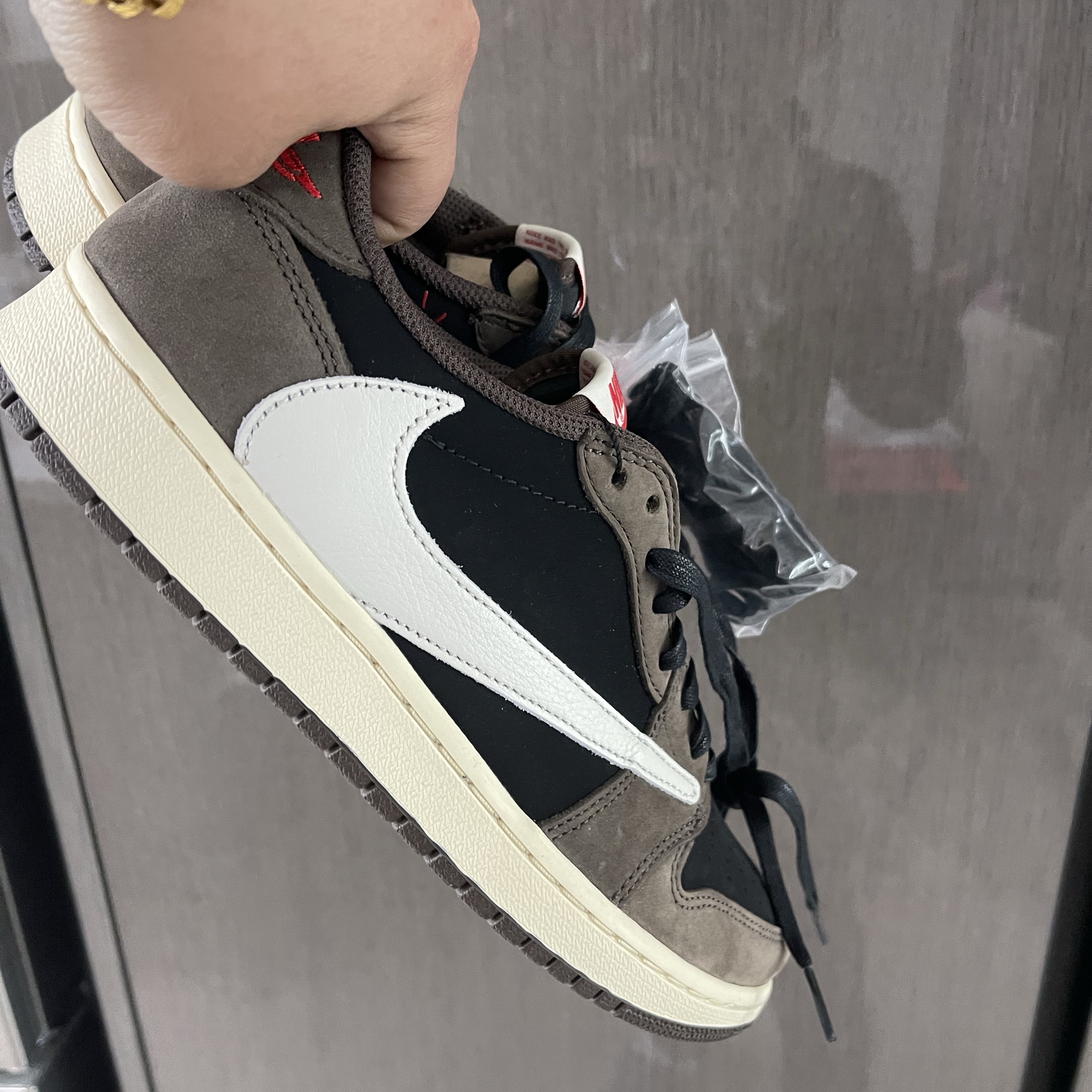 Jordan 1 x Travis Scott Retro Low OG SP Mocha 착용 스타일