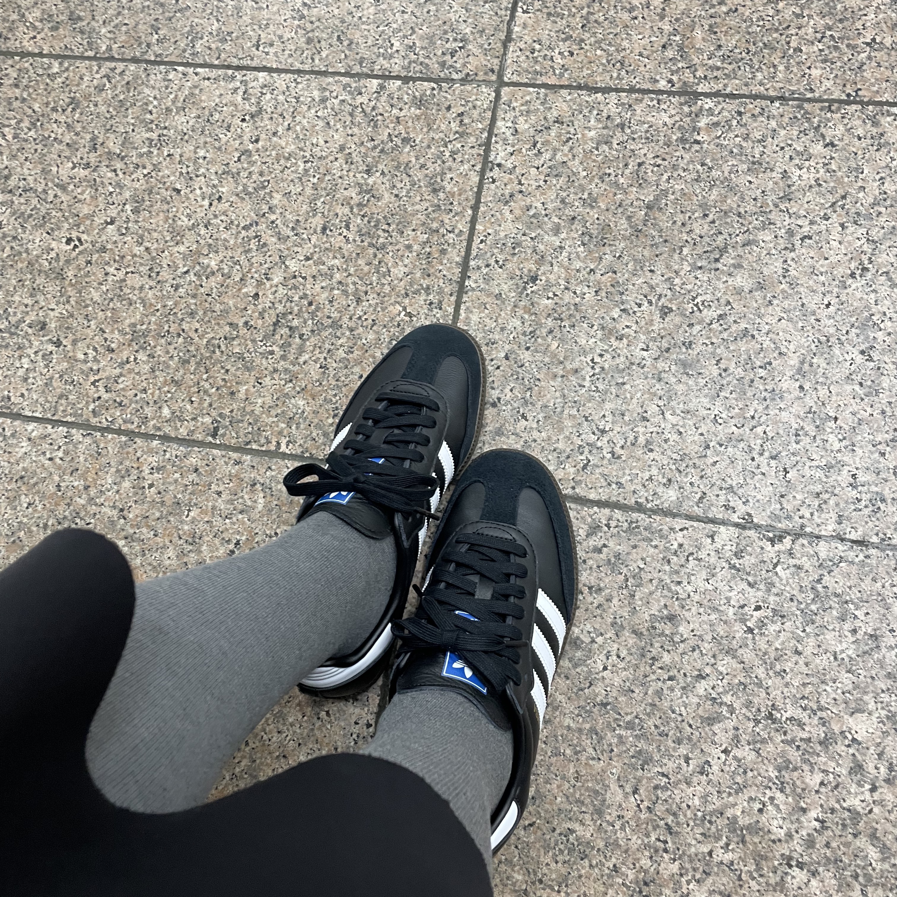 Adidas Samba OG Black White Gum 착용 스타일 - 1