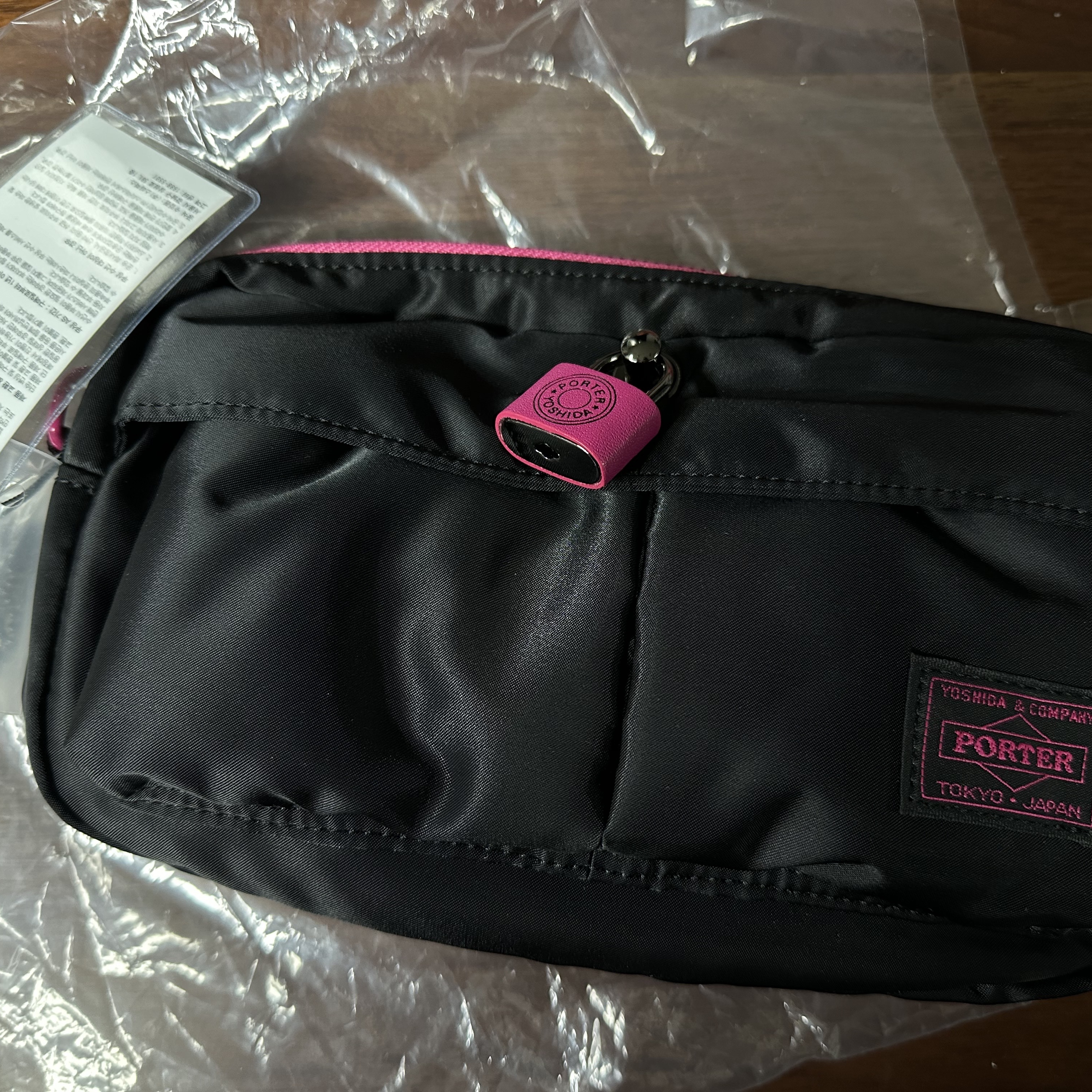 Porter Flamingo 2way Shoulder Bag Black 착용 스타일 - 3
