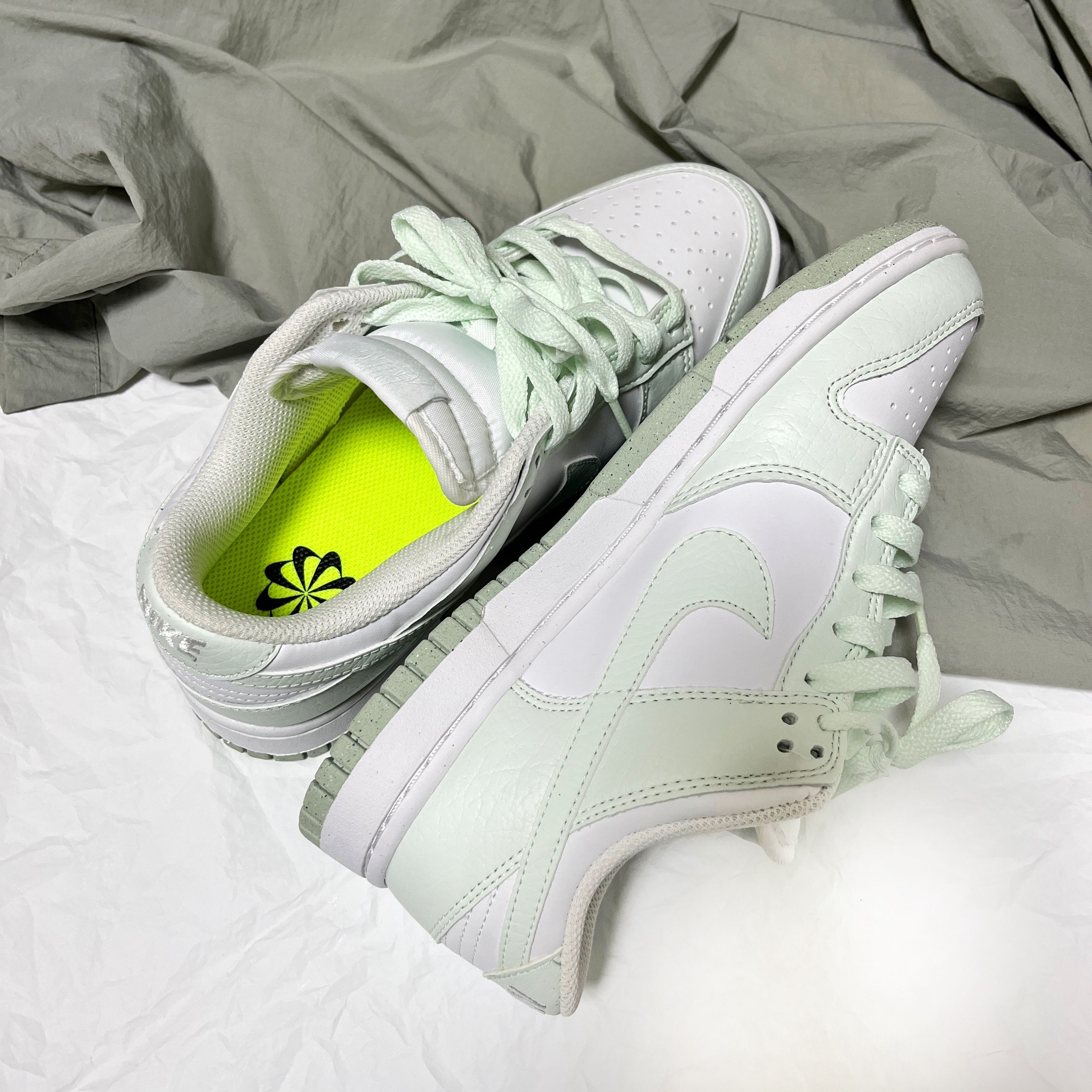 (W) Nike Dunk Low Next Nature Barely Green and White 착용 스타일
