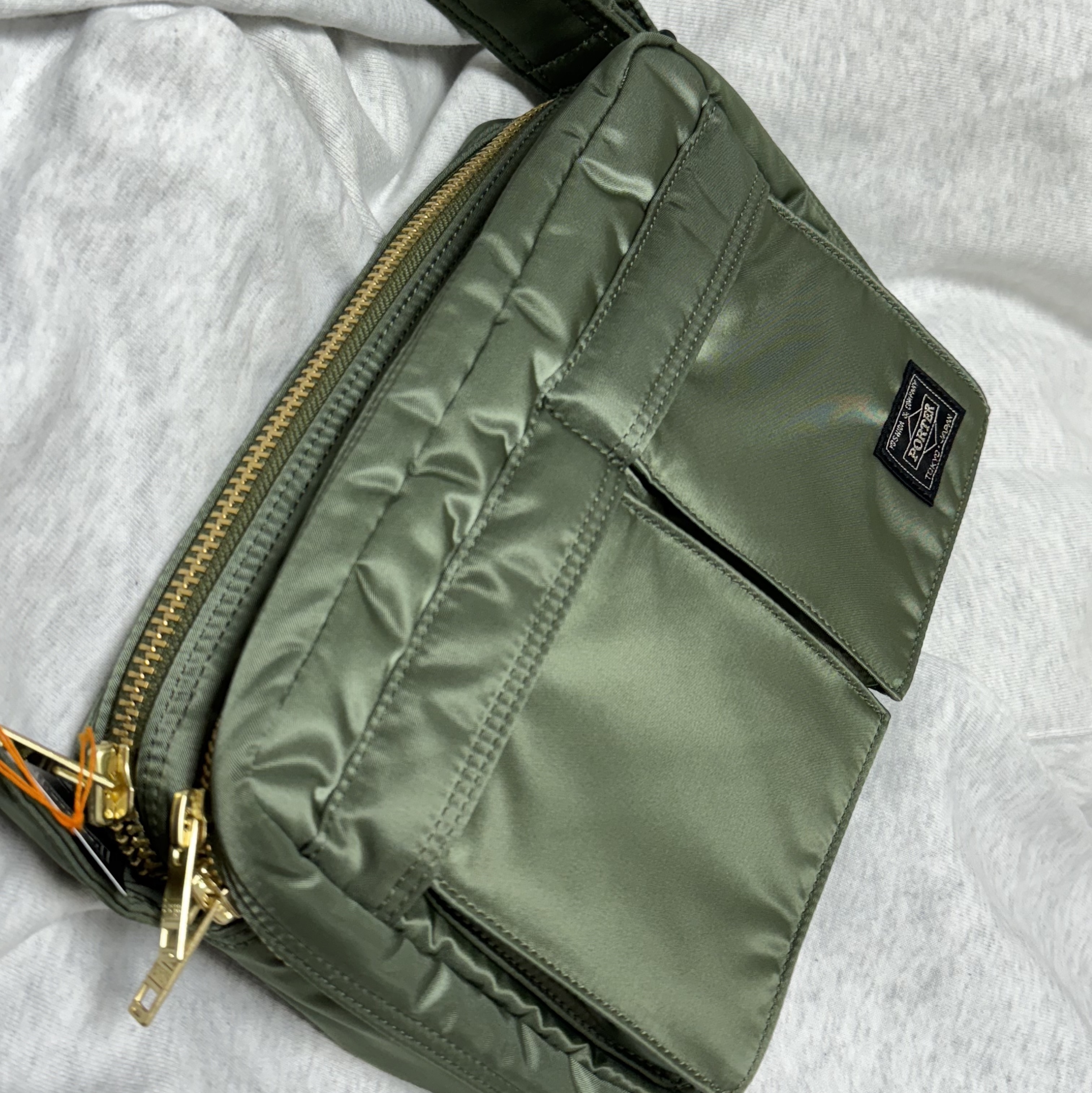 Porter Tanker Shoulder Bag S Sage Green 착용 스타일