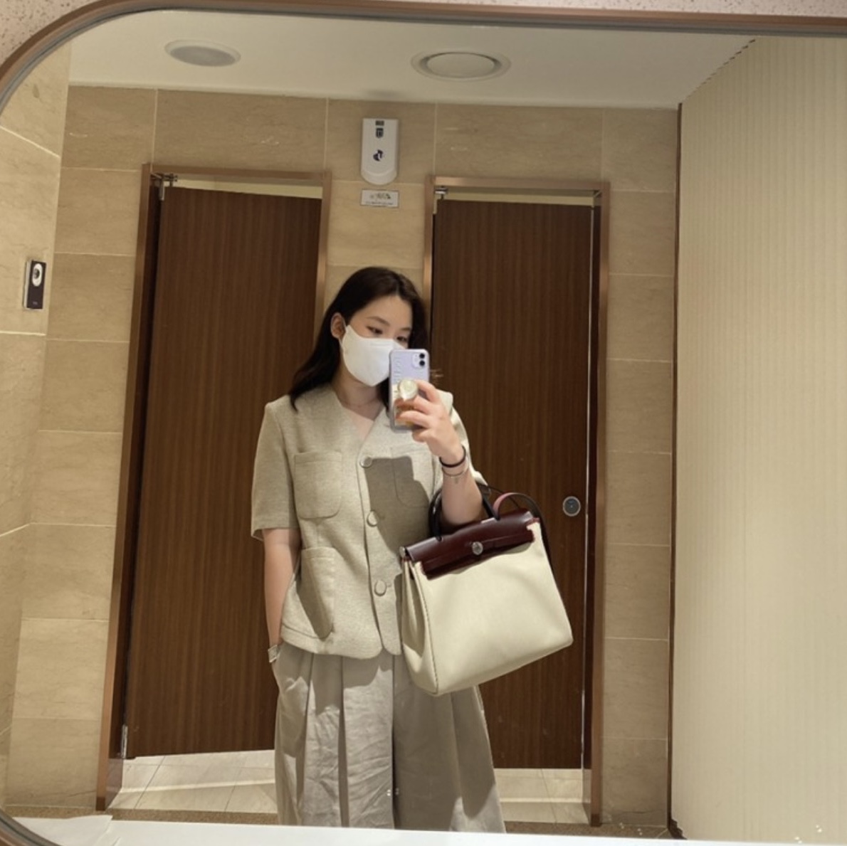 Hermes Herbag Zip 31 Bag Retourne & Gold Beton Rouge Sellier 착용 스타일 - 1