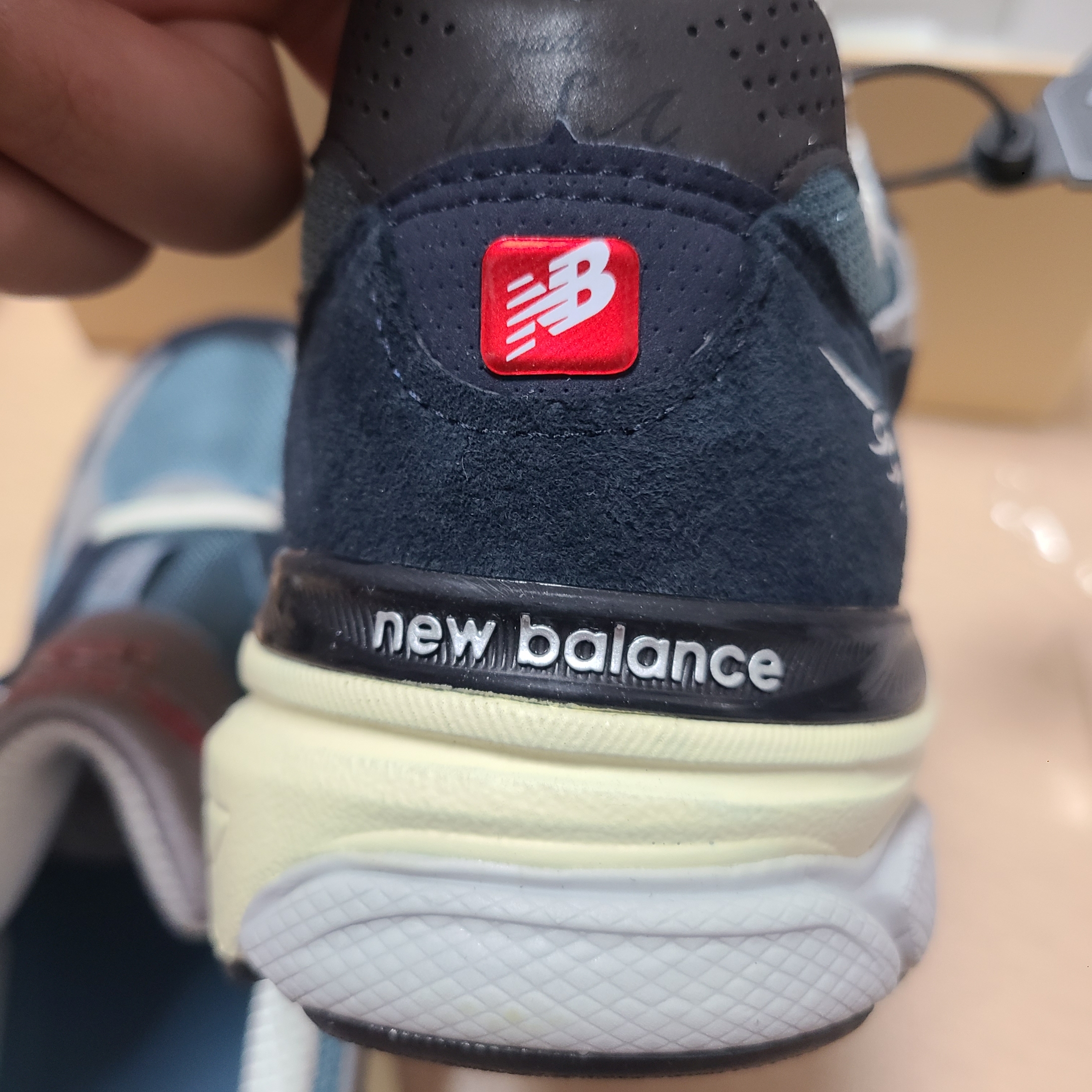 New Balance 990v3 Made in USA Navy Spring Tide 착용 스타일 - 3