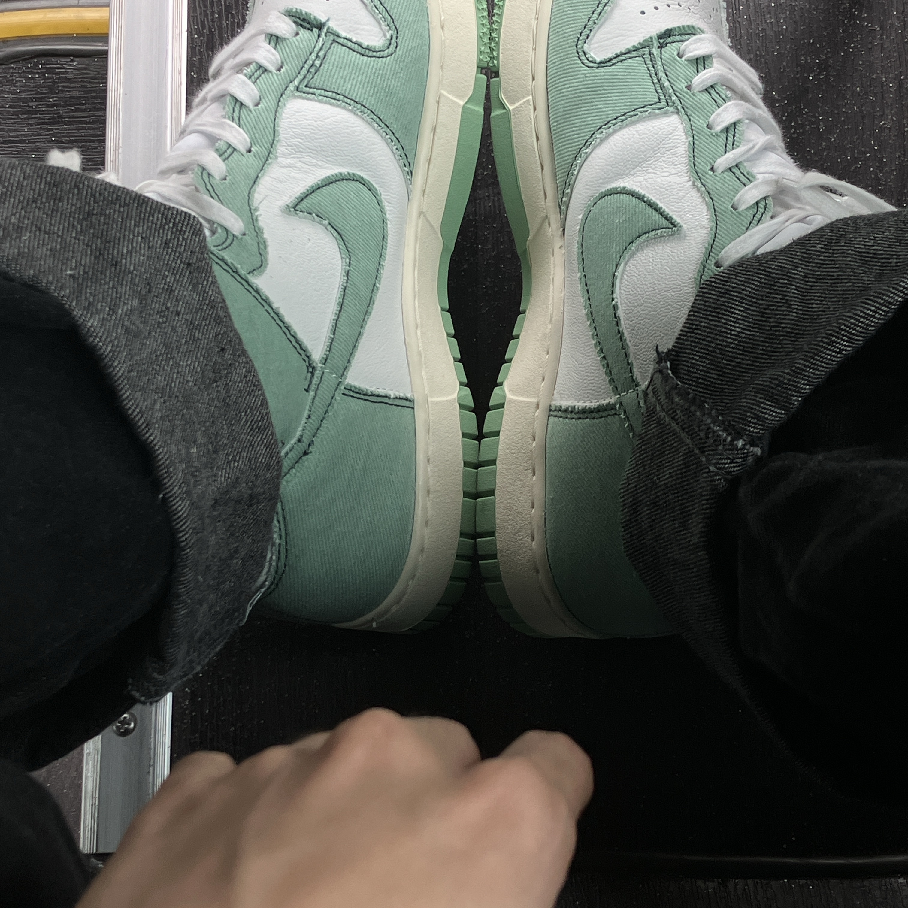 (W) Nike Dunk High 1985 Enamel Green 착용 스타일