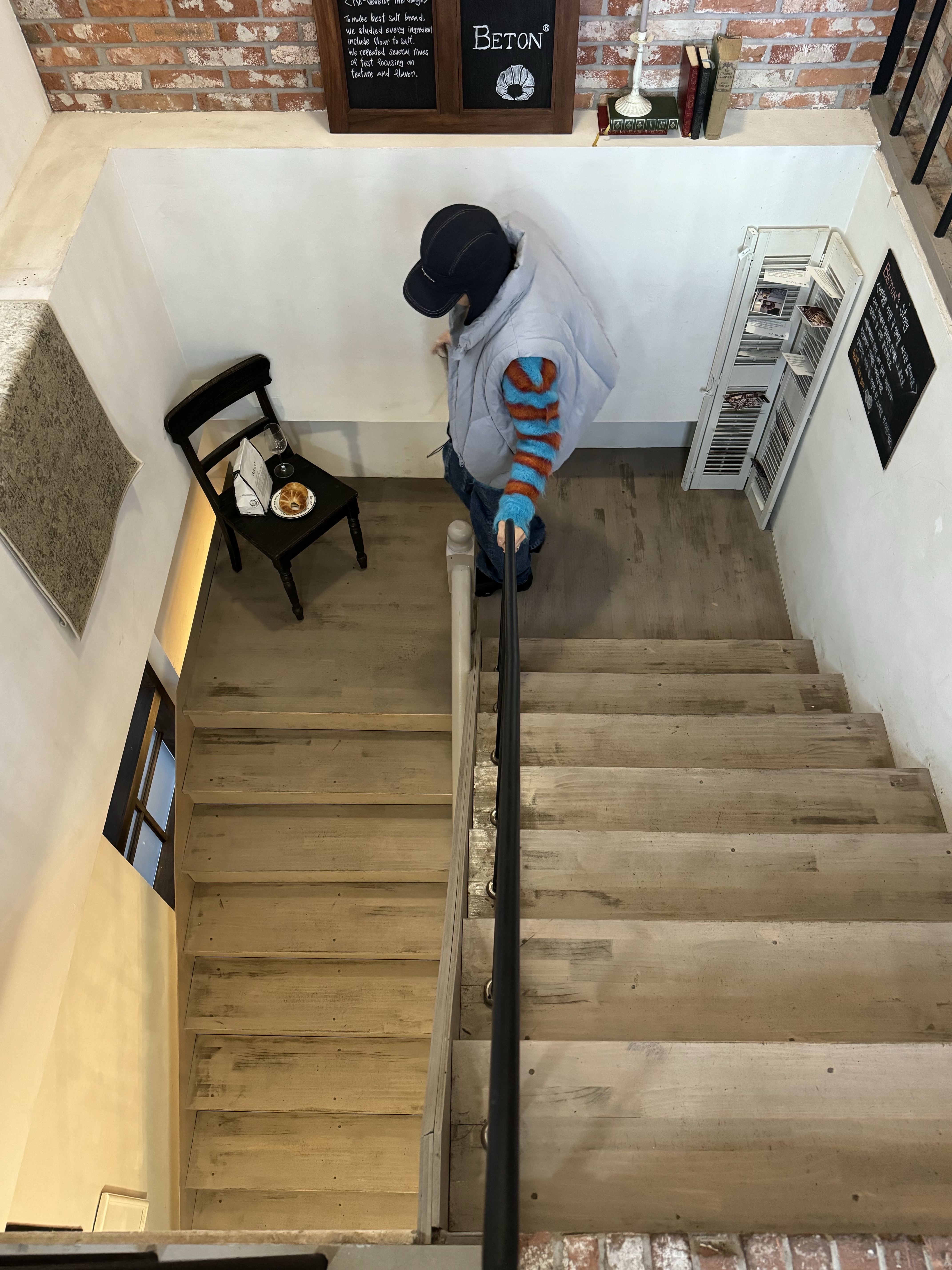Jacquemus La Cagoule Bricciola Puffed Ear Flap Hat Navy, Y/Project Classic Wire Jeans Navy - 22FW 착용 스타일 - 2