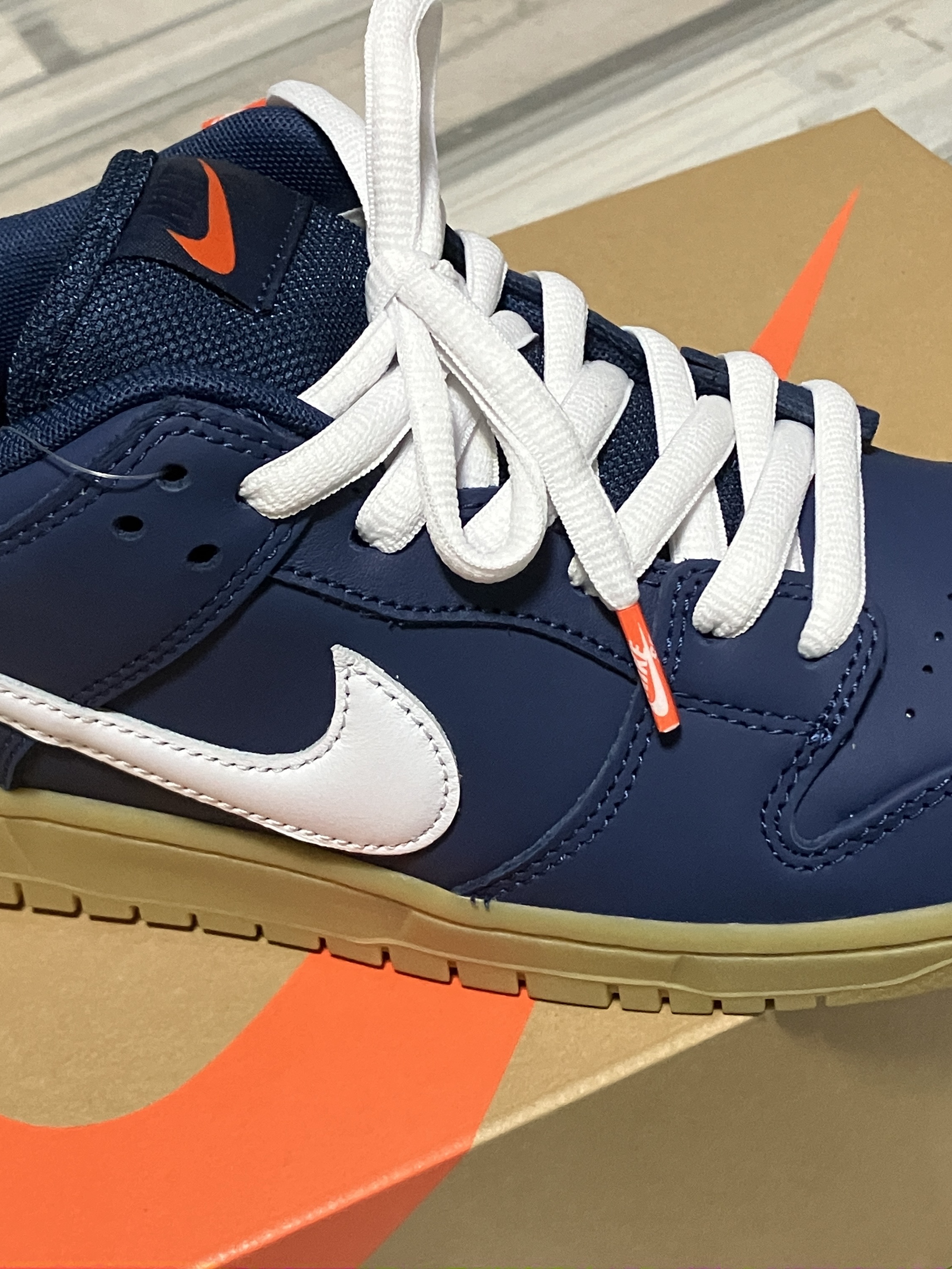 Nike SB Dunk Low Pro Navy Gum 착용 스타일 - 2