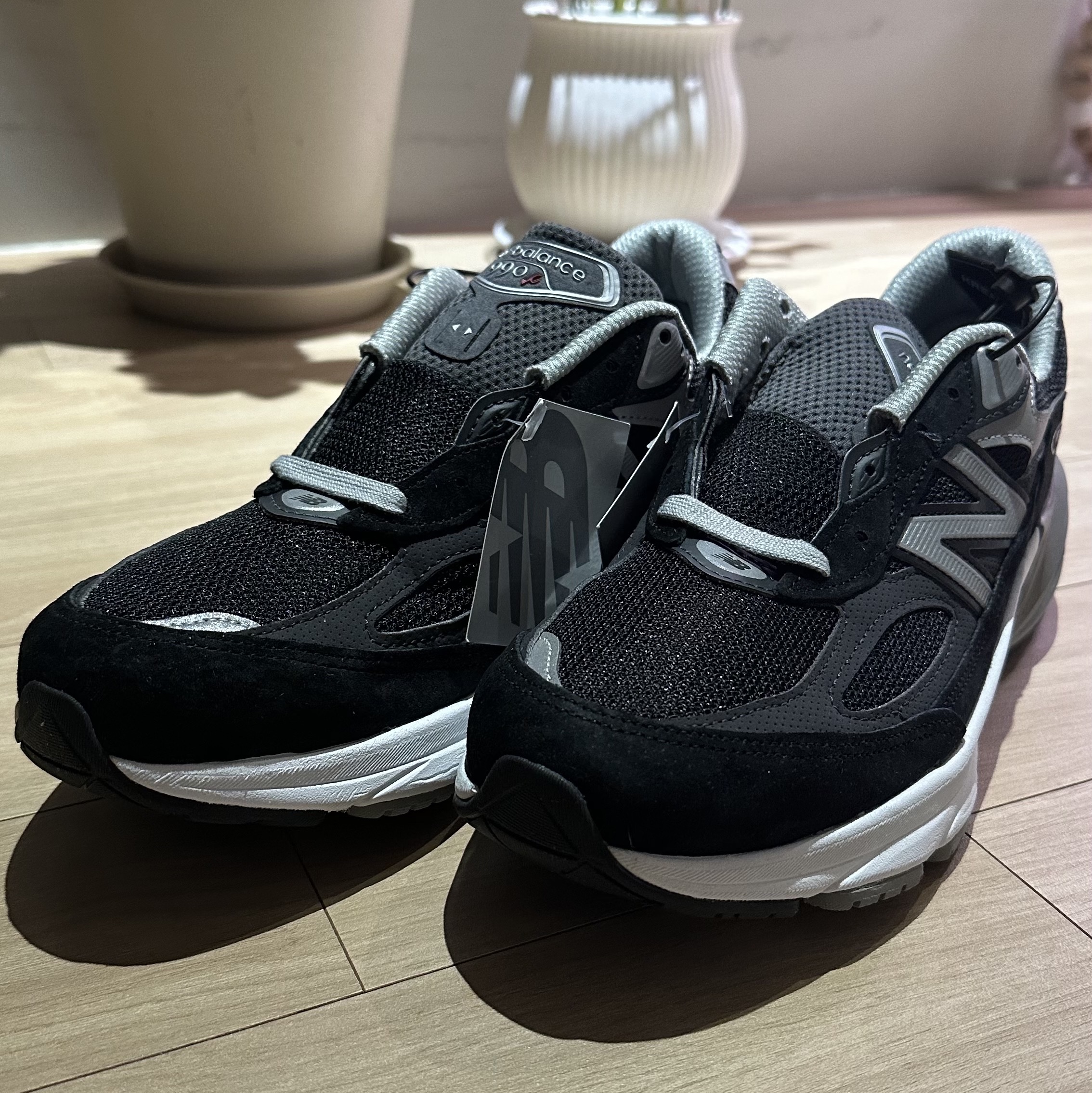 New Balance 990v6 Made in USA Black White 착용 스타일