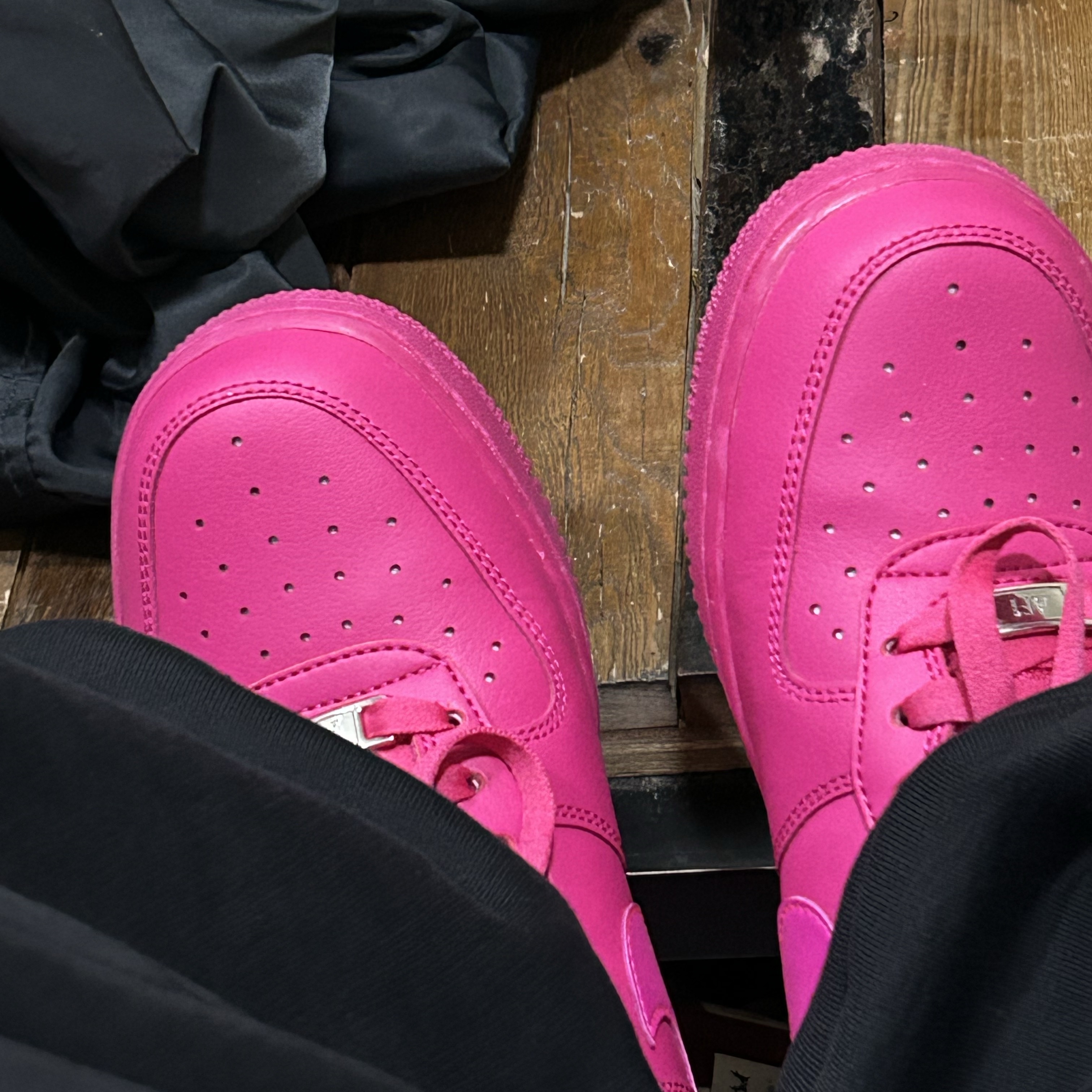 (W) Nike Air Force 1 '07 Fireberry Fierce Pink 착용 스타일 - 1