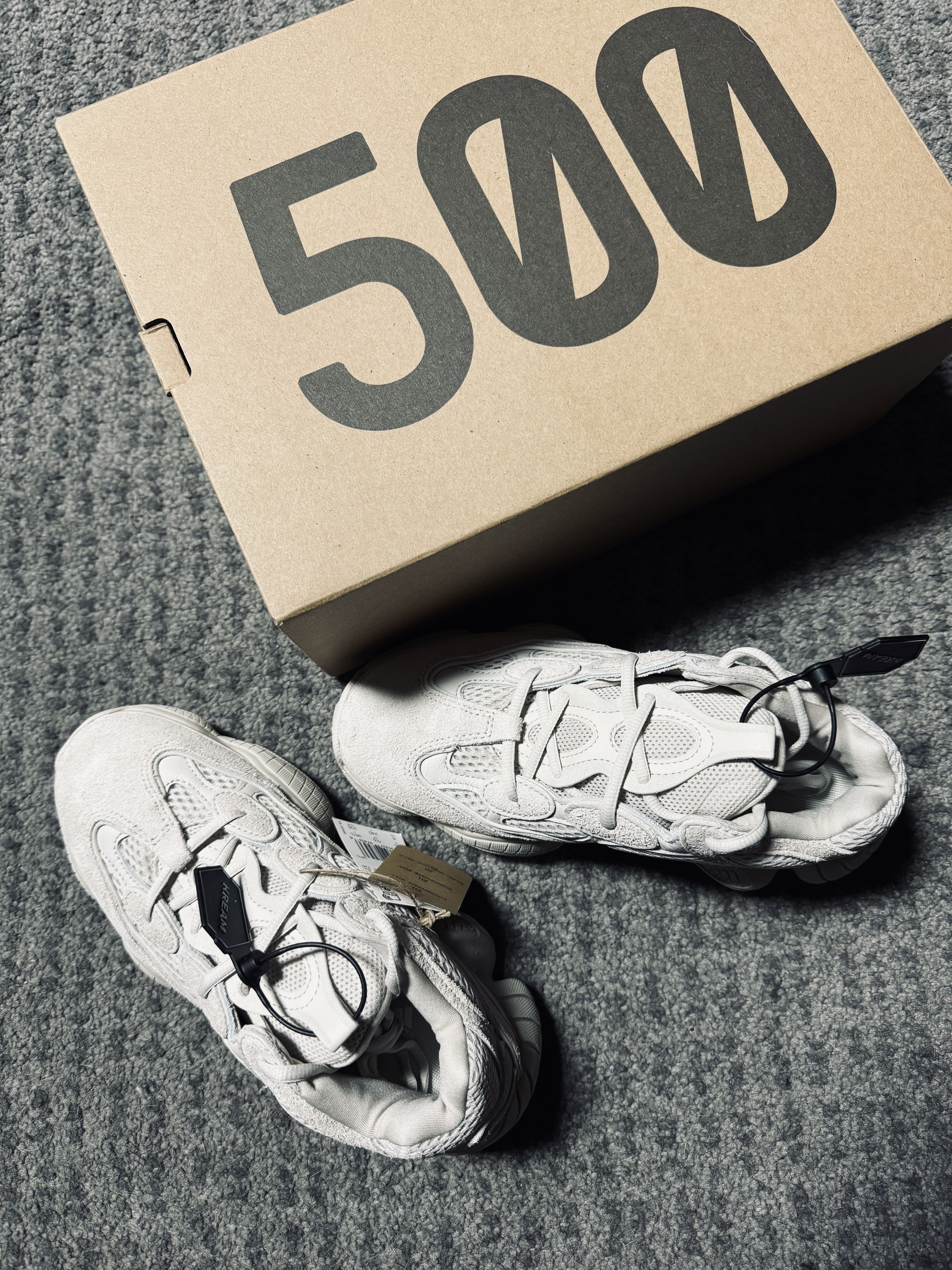 Adidas Yeezy 500 Blush 2022 착용 스타일