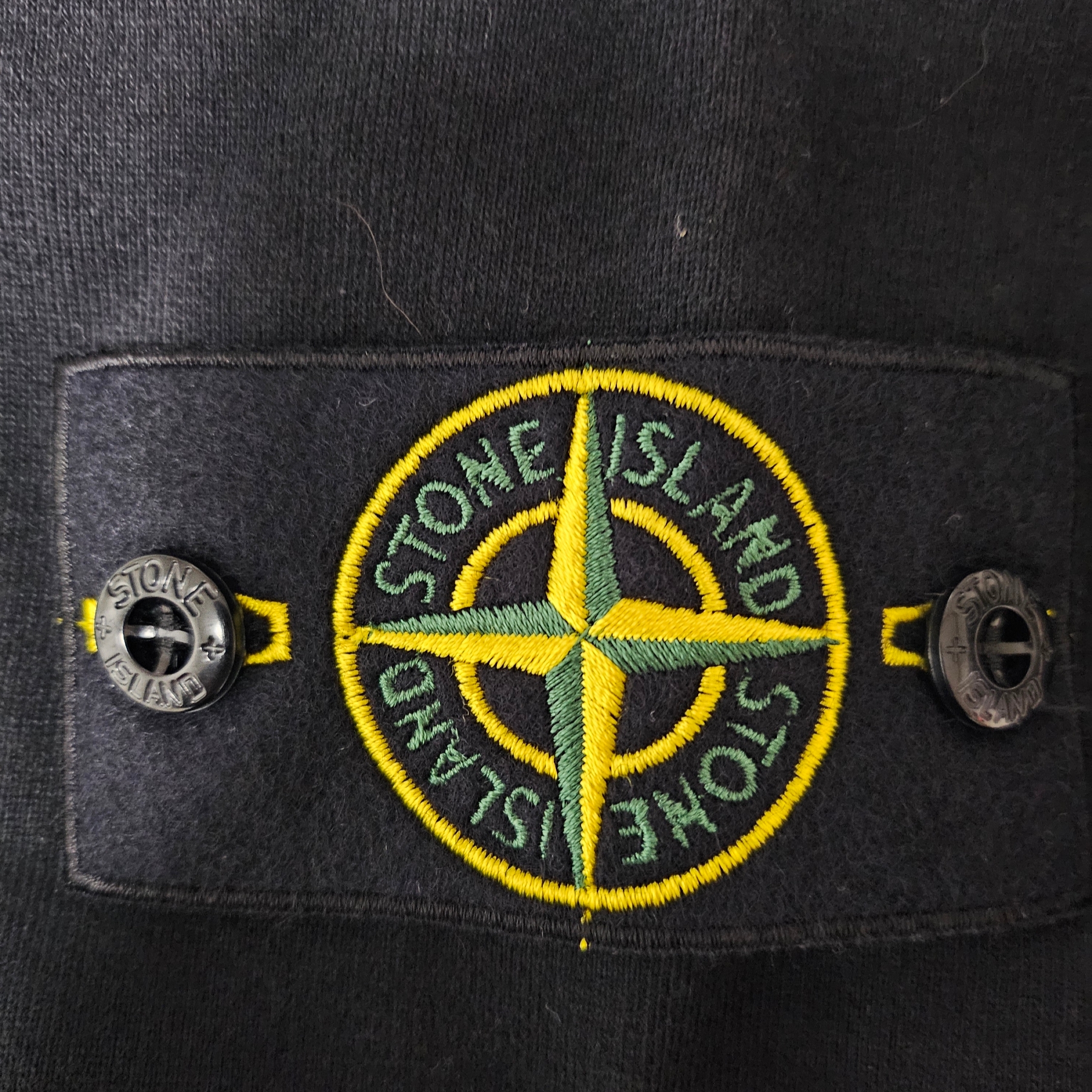 Stone Island 62420 Brushed Cotton Fleece Garment Dyed Crewneck Sweatshirt Black - 23FW 착용 스타일 - 1