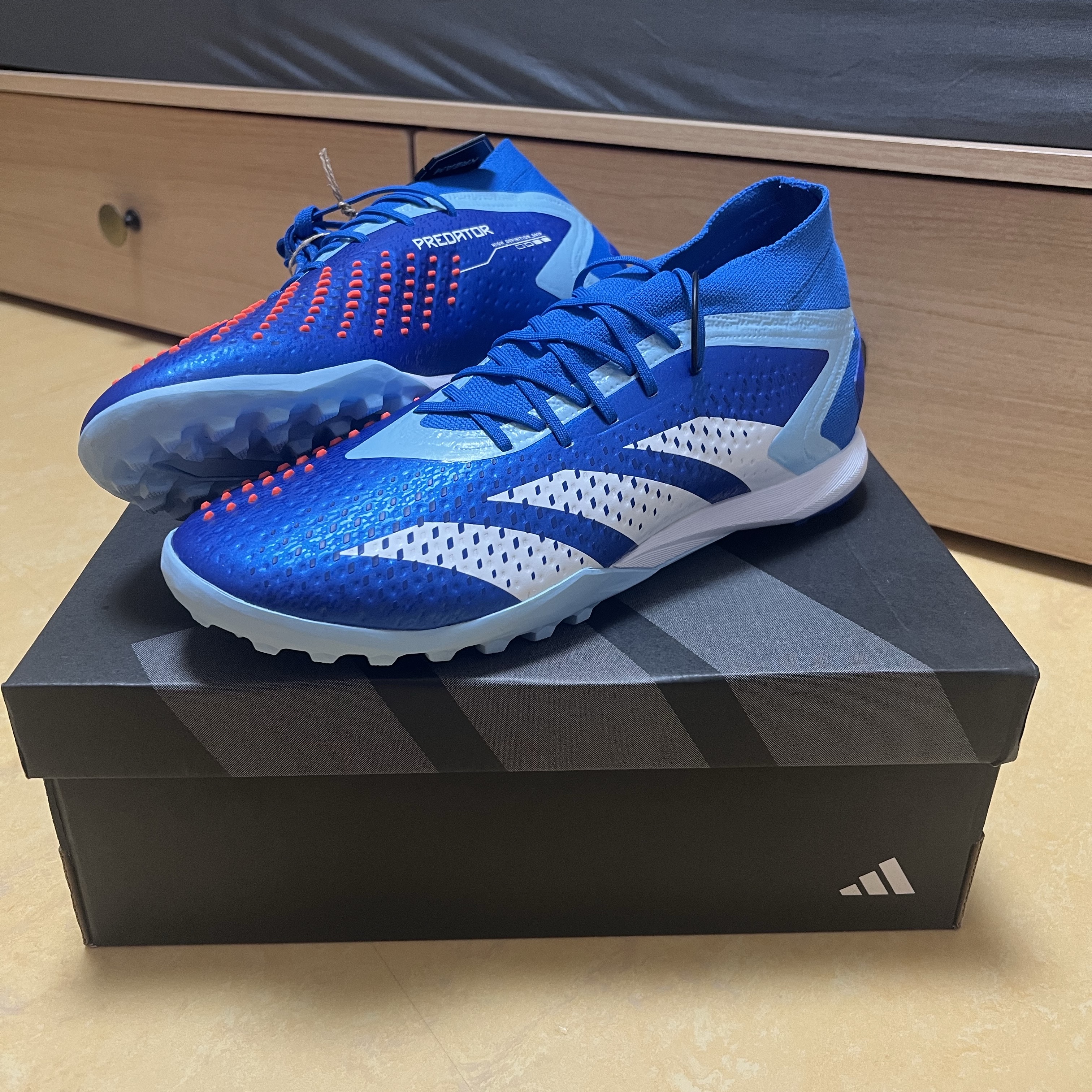 Adidas Predator Accuracy.1 Bright Royal 착용 스타일 - 2