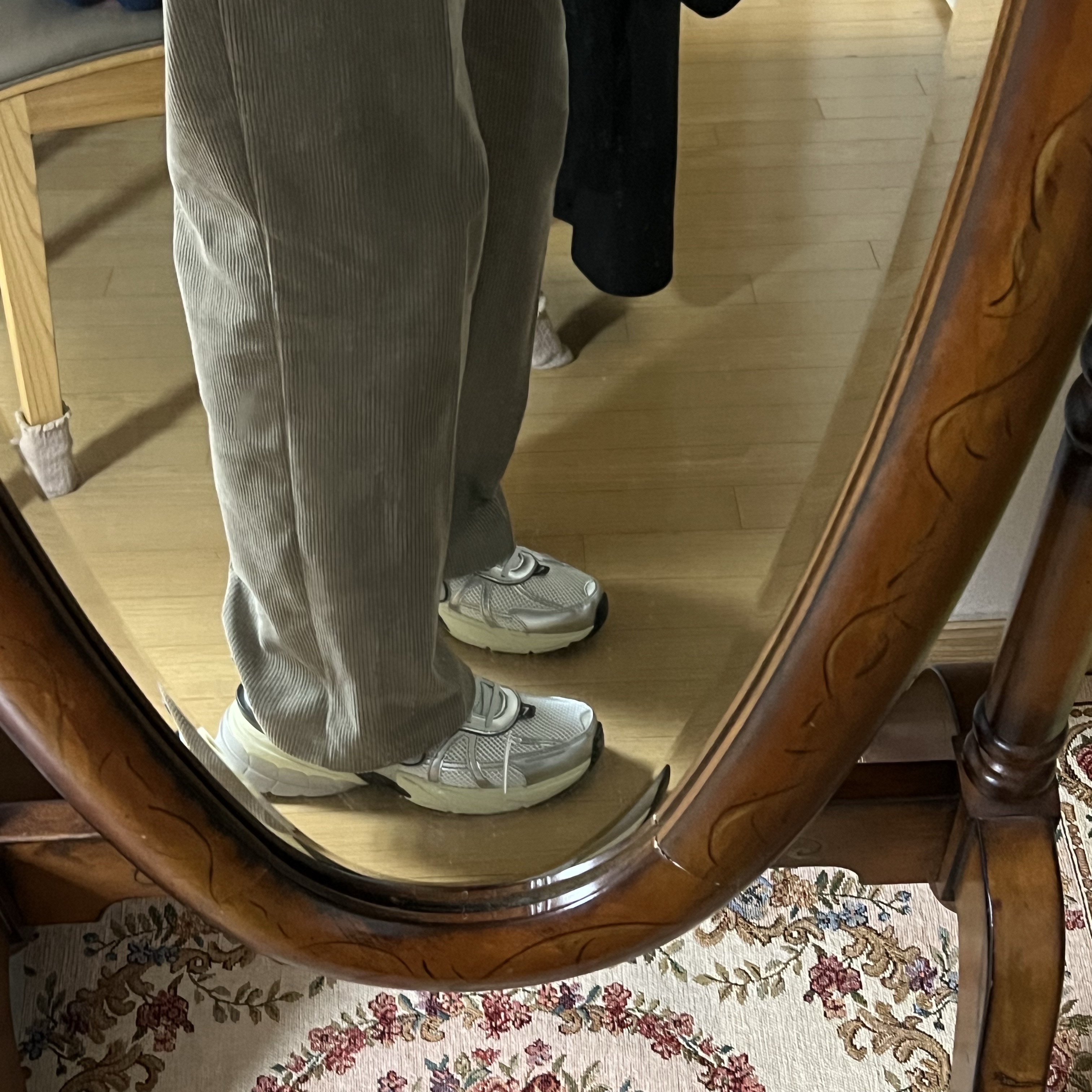 Nike V2K Run Summit White Metallic Silver 착용 스타일