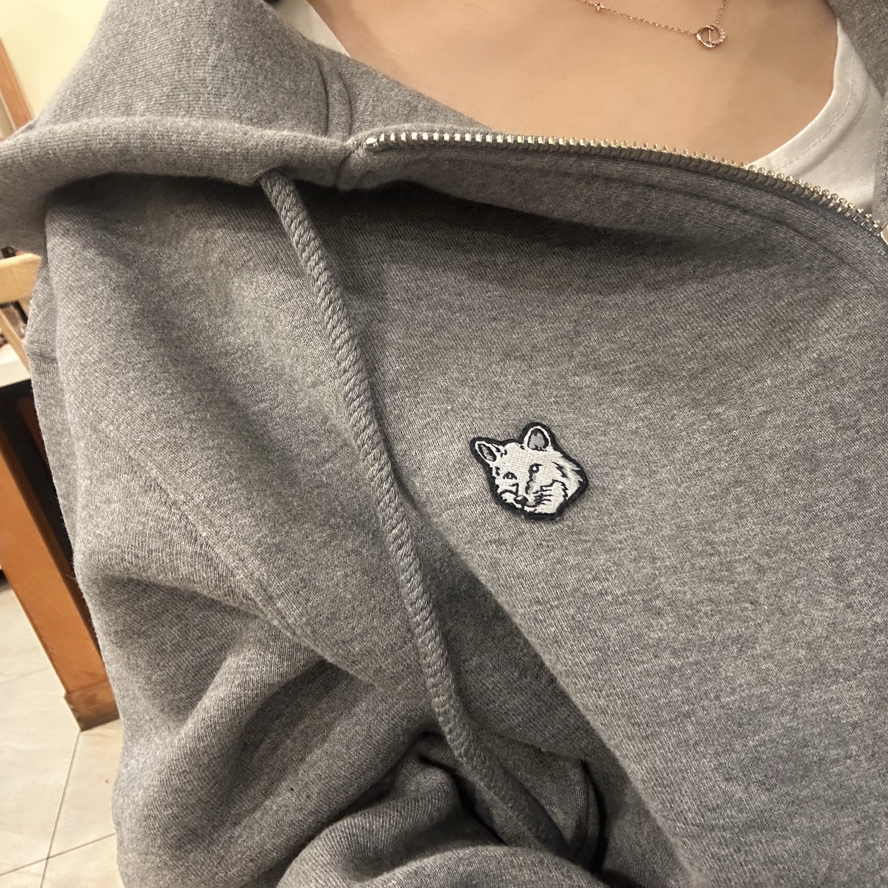 Maison Kitsune Bold Fox Head Patch Comfort Zipped Hoodie Medium Grey Melange 착용 스타일