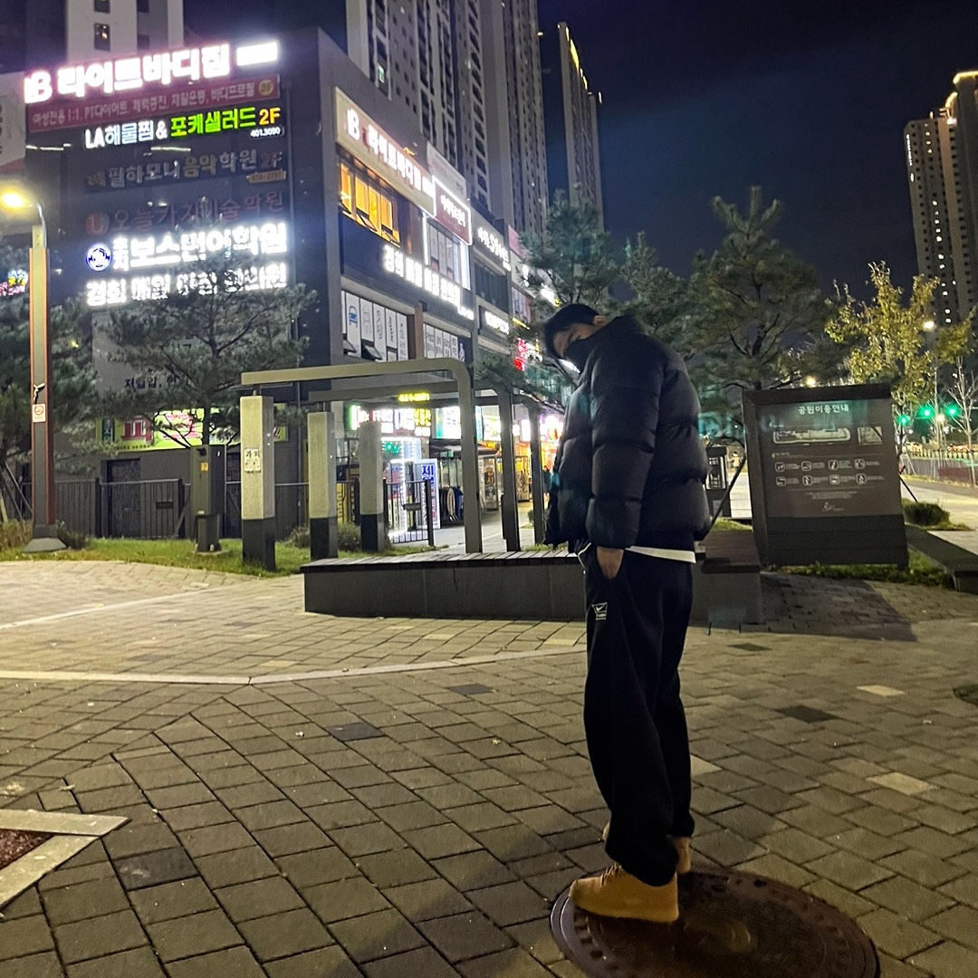 Nike Air Force 1 '07 WB Flax, Nike x Stussy Washed Fleece Pants Black (FN5235-010) 착용 스타일
