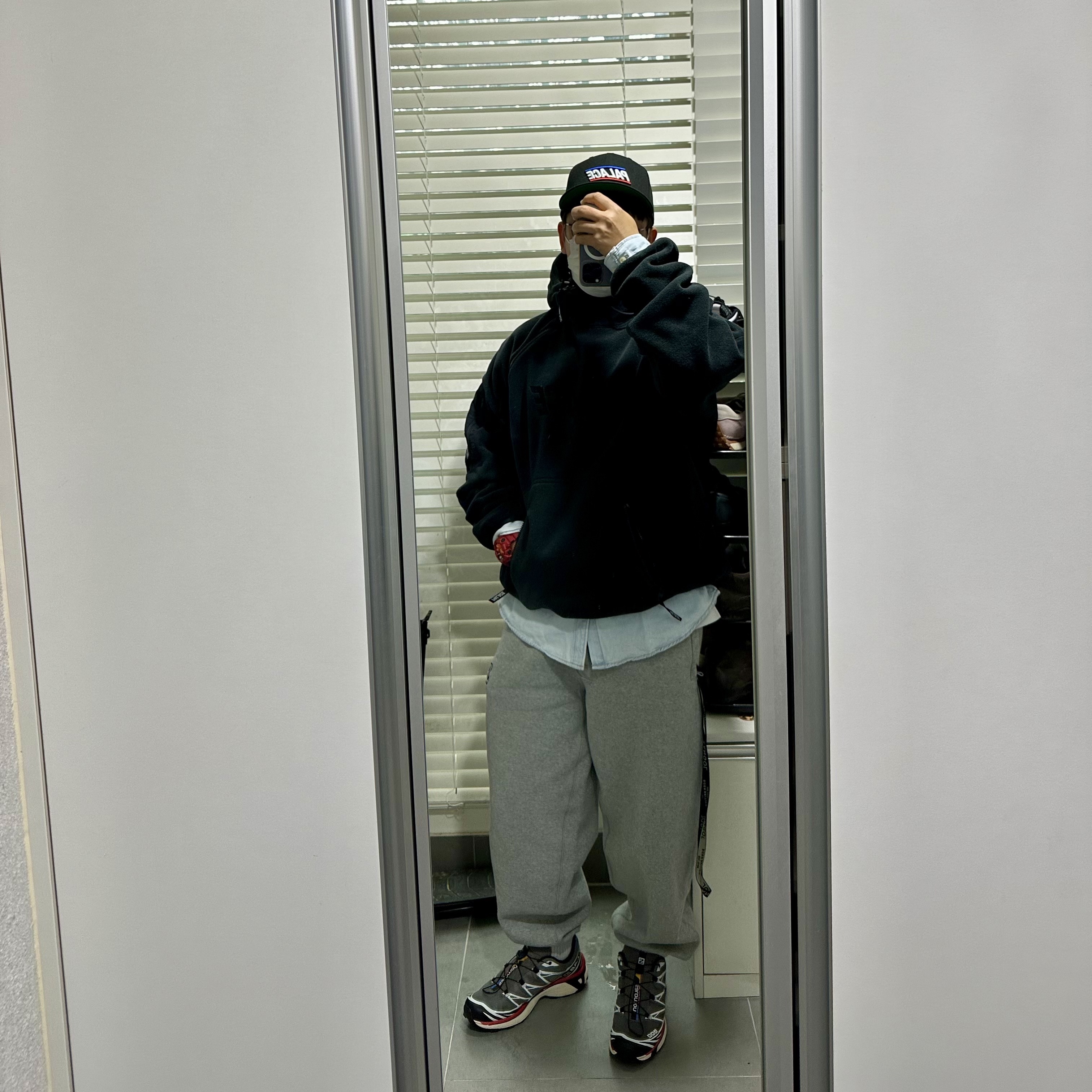 Palace Polartec Venter Hood Jacket Black - 22FW, Nike x Stussy NRG Fleece Pants Dark Grey Heather (DO9340-063) 착용 스타일 - 1