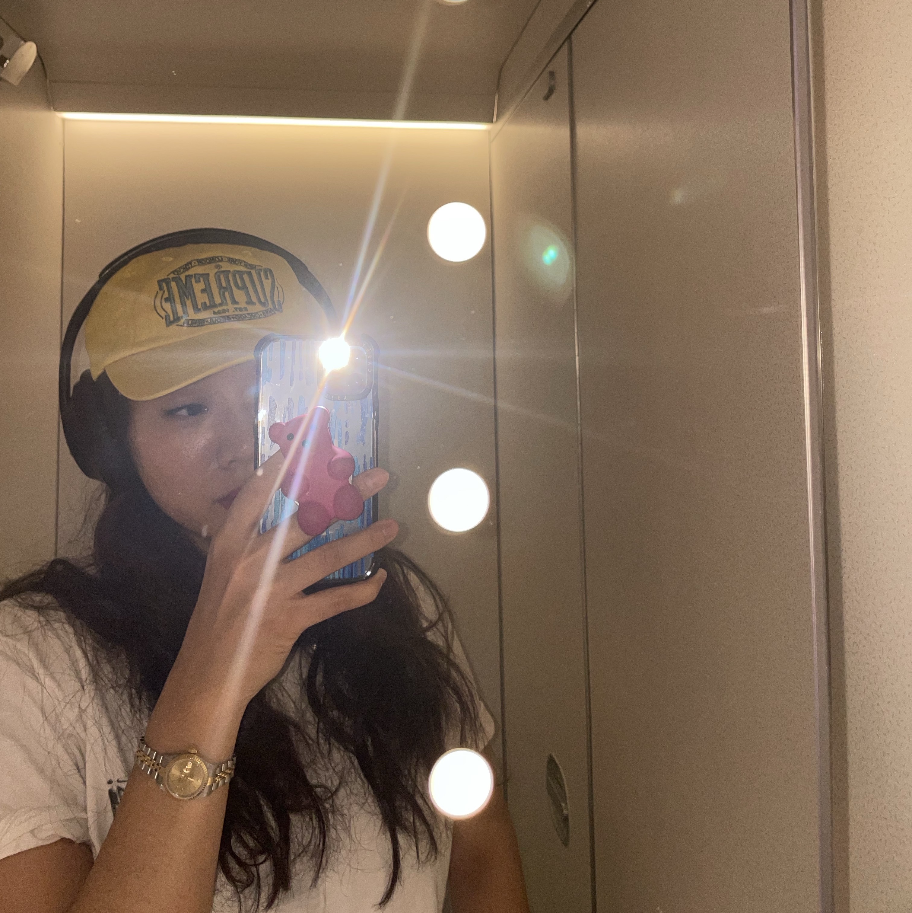 Supreme Warm Up 6-Panel Yellow - 23FW 착용 스타일