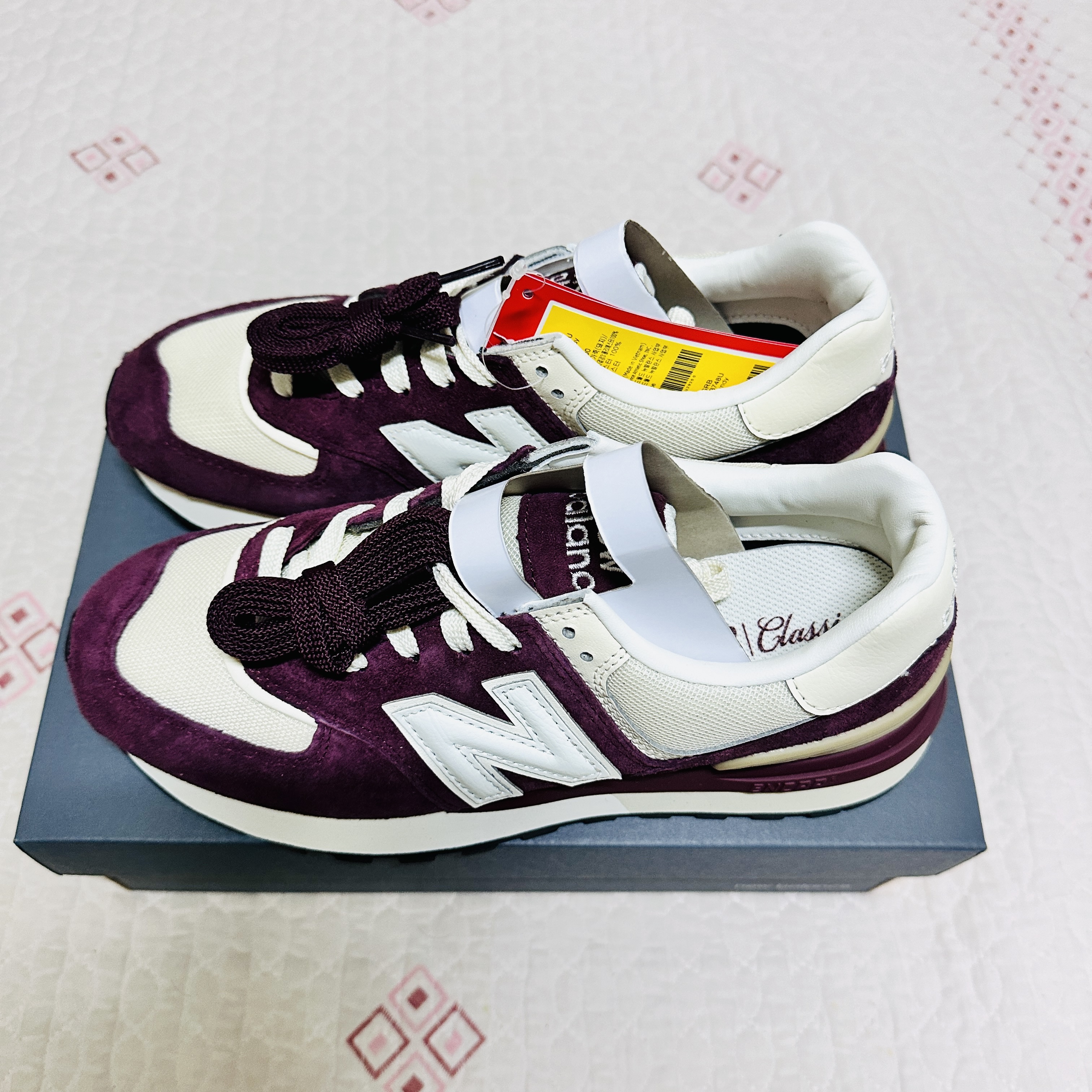 New Balance 574 Legacy Burgundy Angora 착용 스타일 - 2