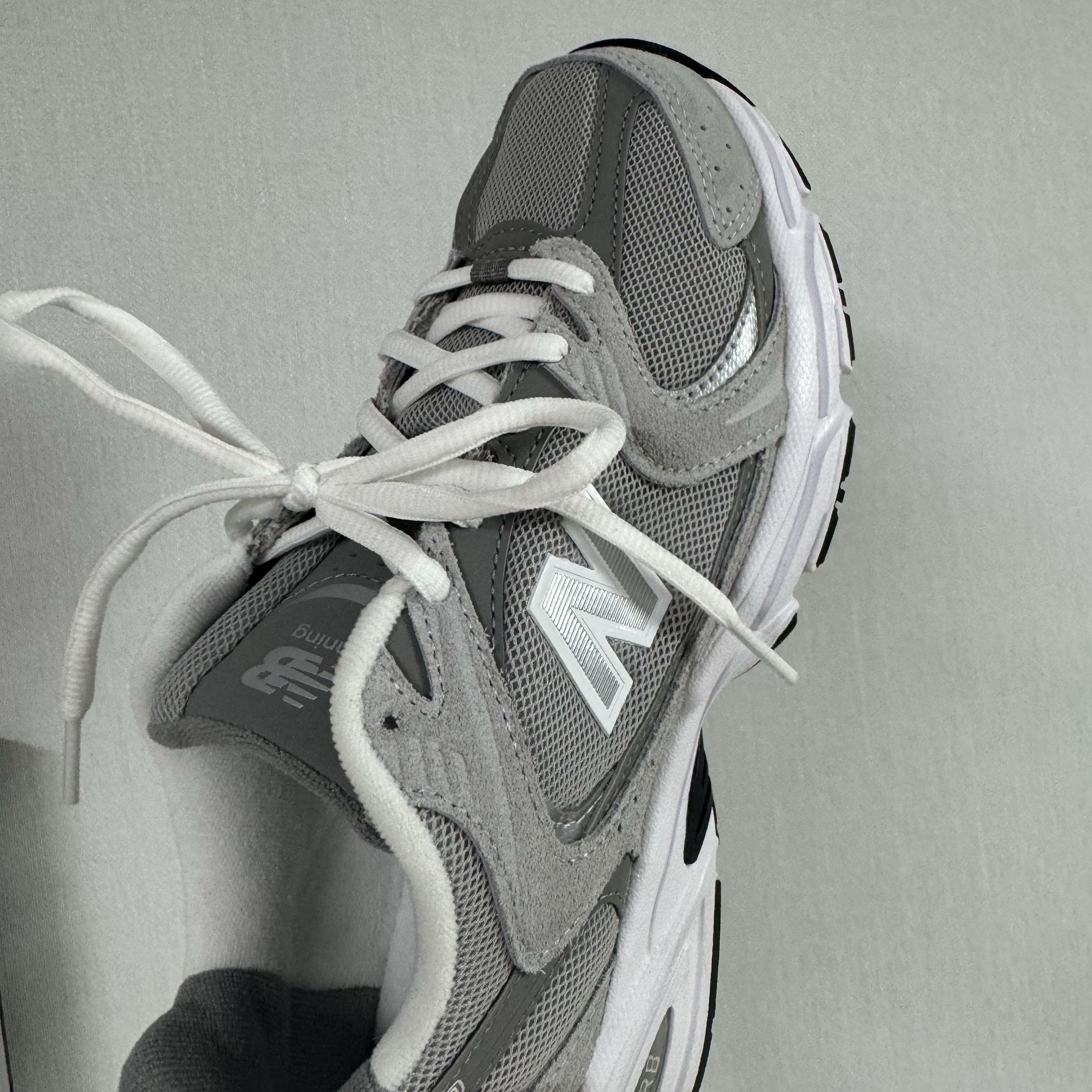 New Balance 530 Grey 착용 스타일 - 2
