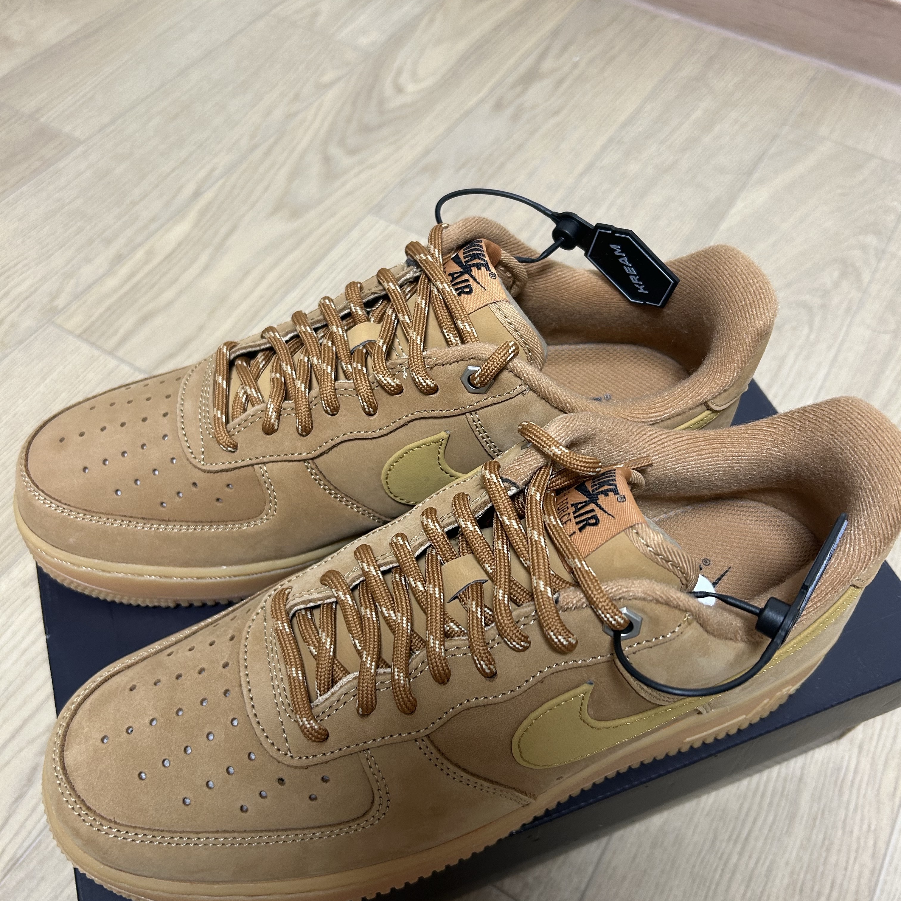 Nike Air Force 1 '07 WB Flax 착용 스타일